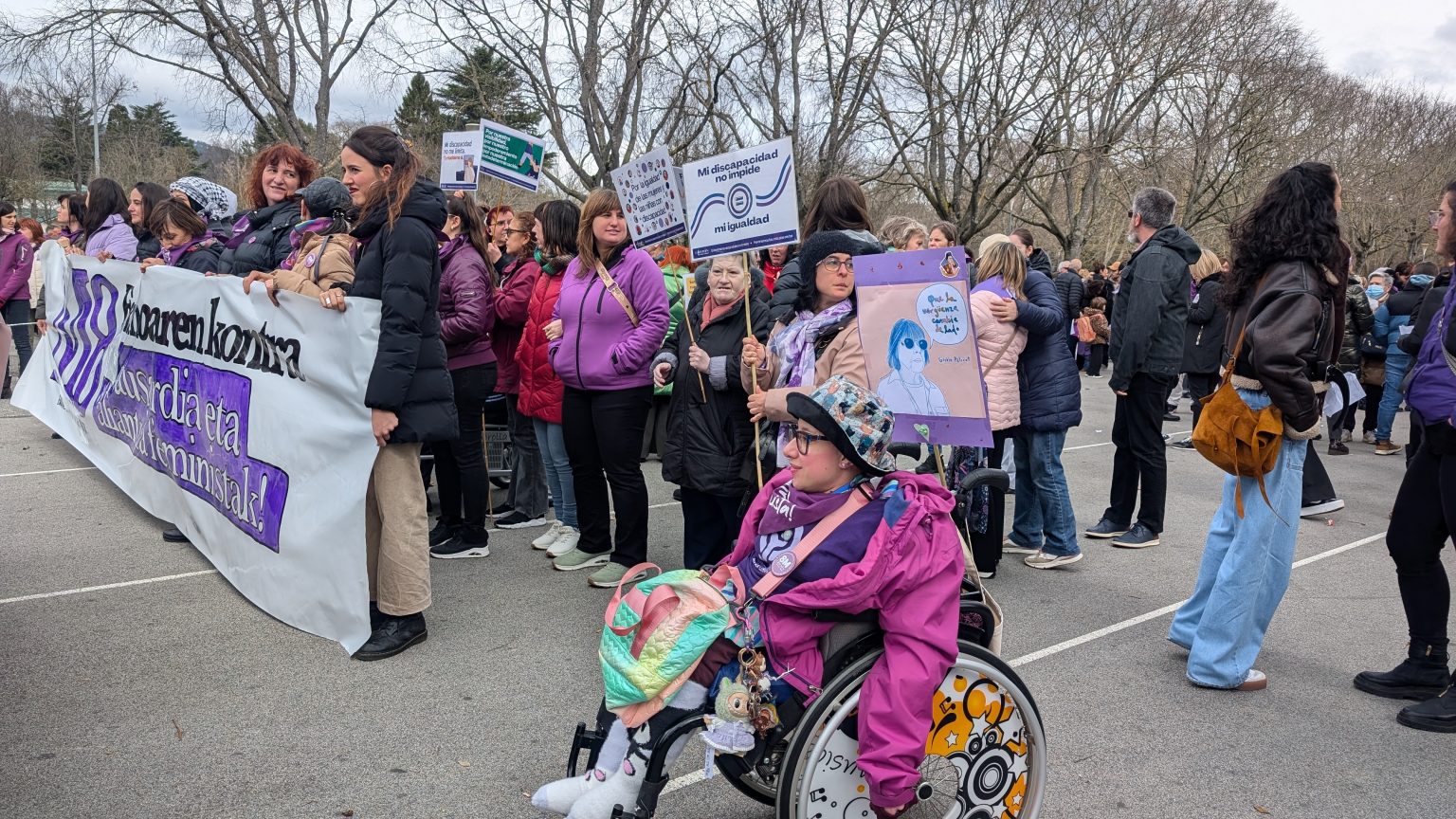 Edonon sartzeko giltzen bila