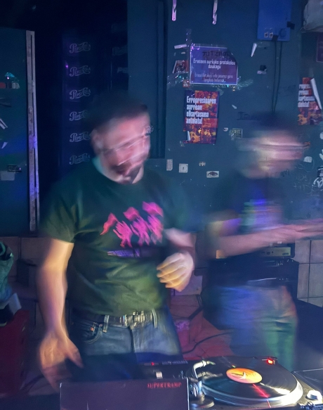 (ID_17767654158385) Martin Ciriza Jubera musikariak egindako pintxada bat, Iruñean.