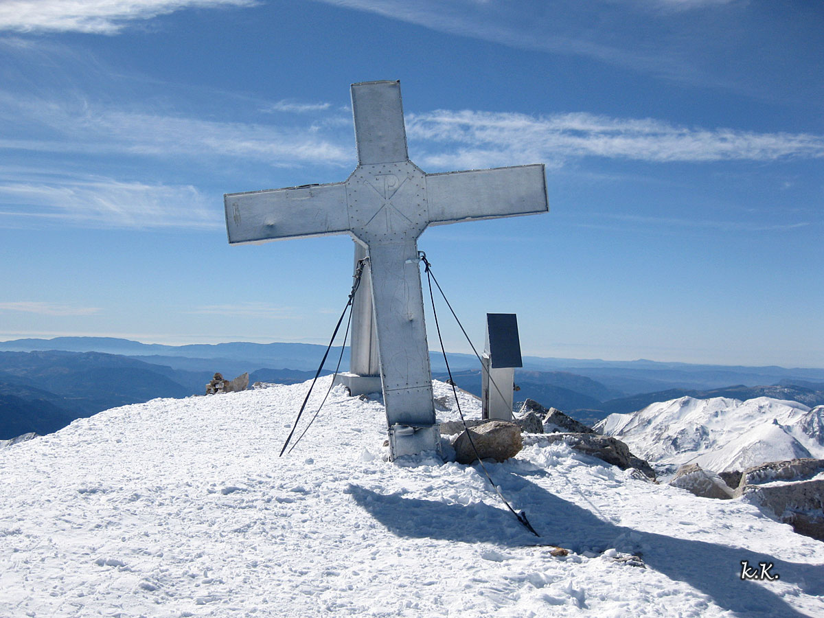 Anetoko gurutzea, neguan.