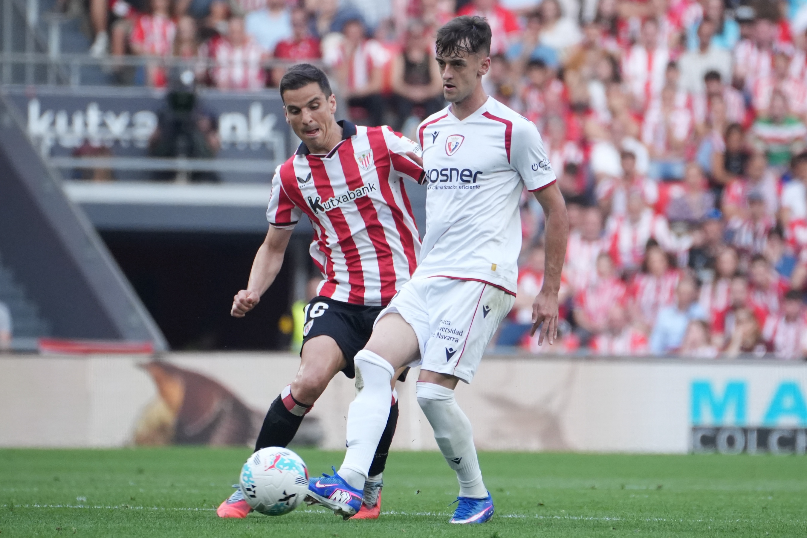 Iñigo Ruiz de Galarreta eta Aimar Oroz, lehian. ARITZ LOIOLA / FOKU