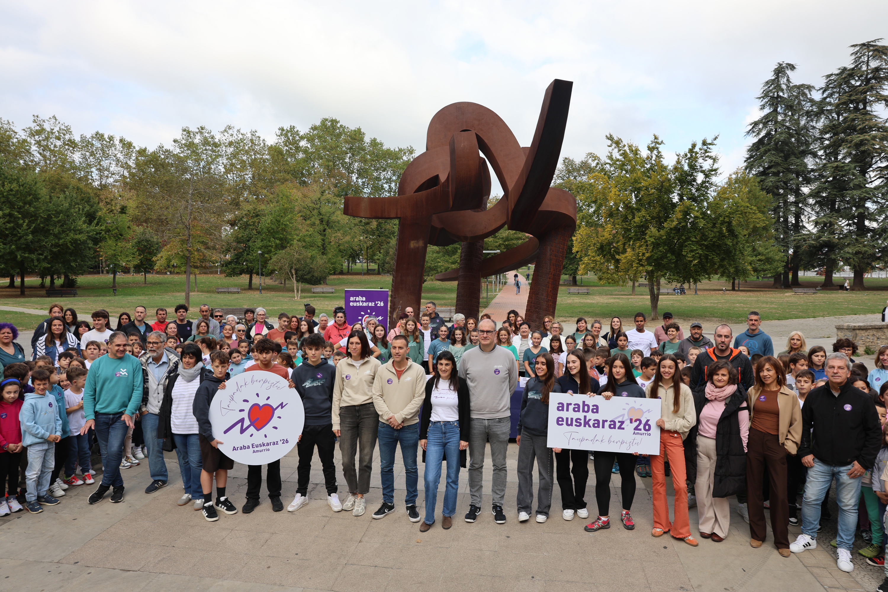 Araba Euskaraz-en aurkezpena, urrian. OSKAR MATXIN EDESA / FOKU