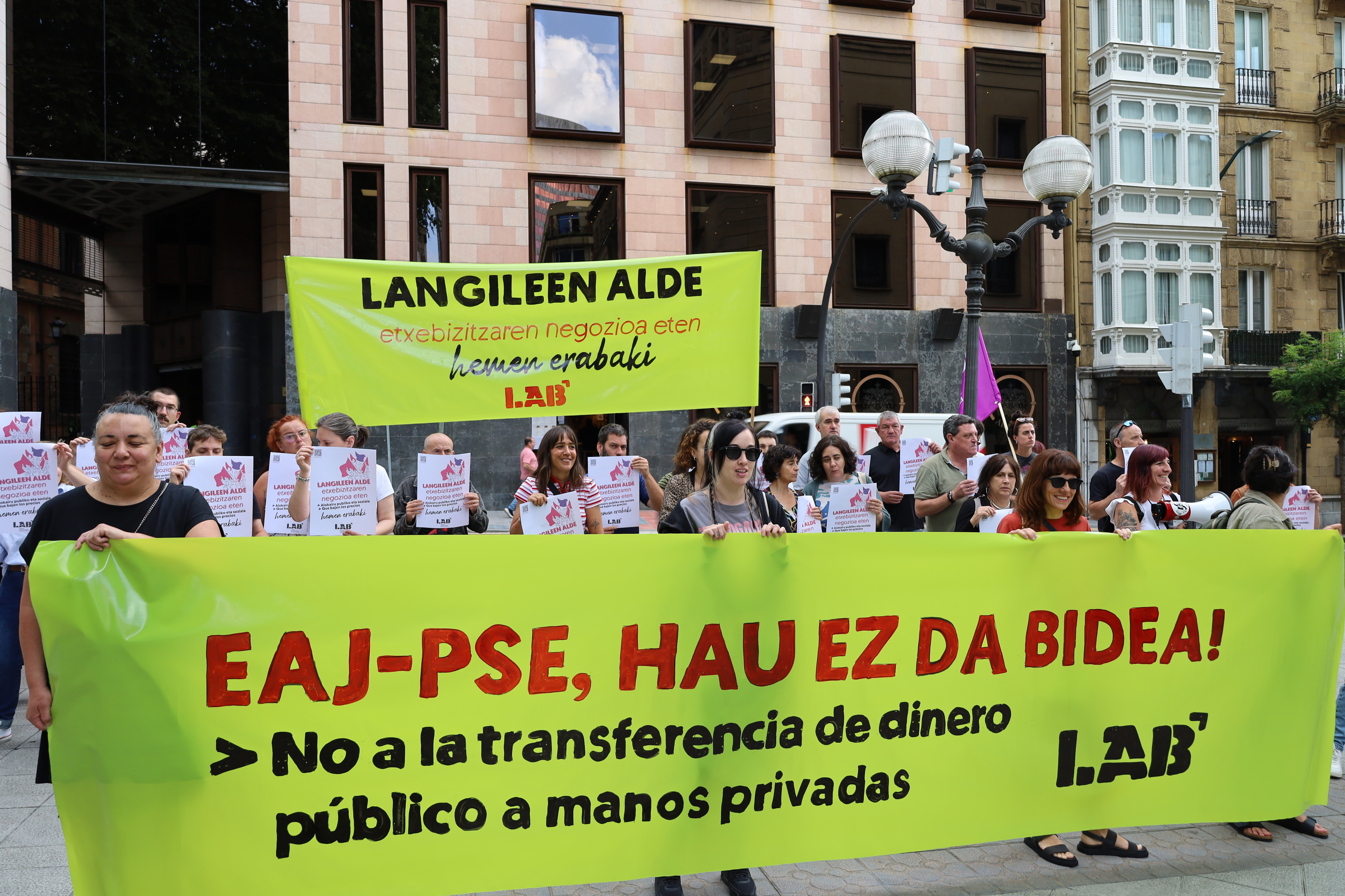Etxebizitzaren negozioaren aurkako LABen protesta bat, Bilbon. LAB