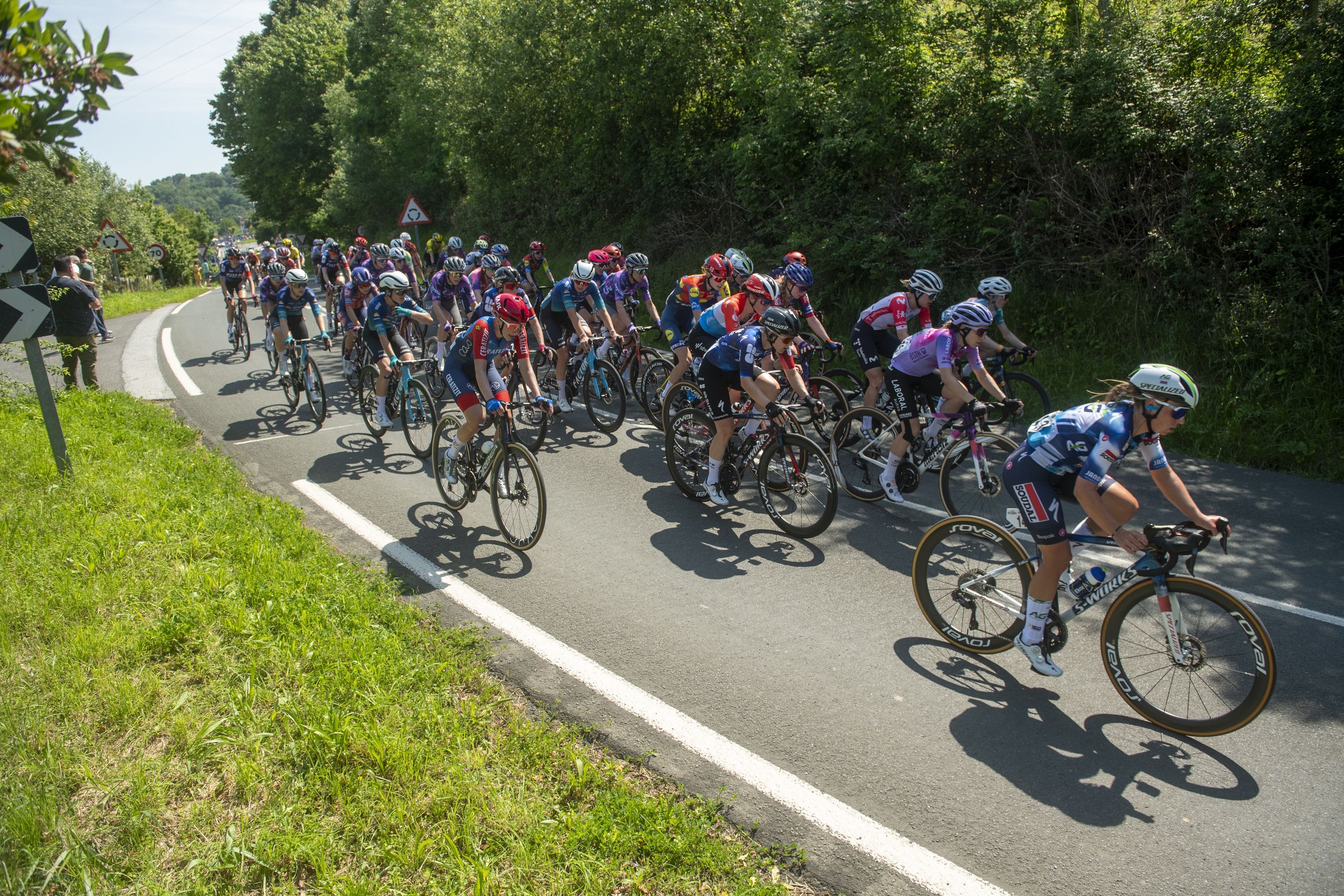 Tropela iazko Itzuliaren azken etapan. GORKA RUBIO / FOKU