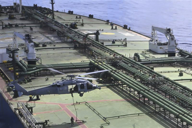 AEBetako armadak Irango hiru itsasontzi atzeman ditu aste honetan. Irudian, Majestic X petroliontzia. EFE