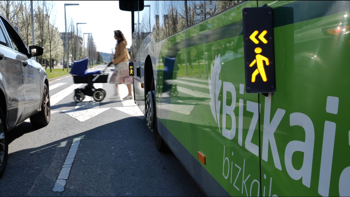 Bizkaibusetan ipiniko duten sistema berriak zelan funtzionatzen duen erakusten duen irudia. BERRIA