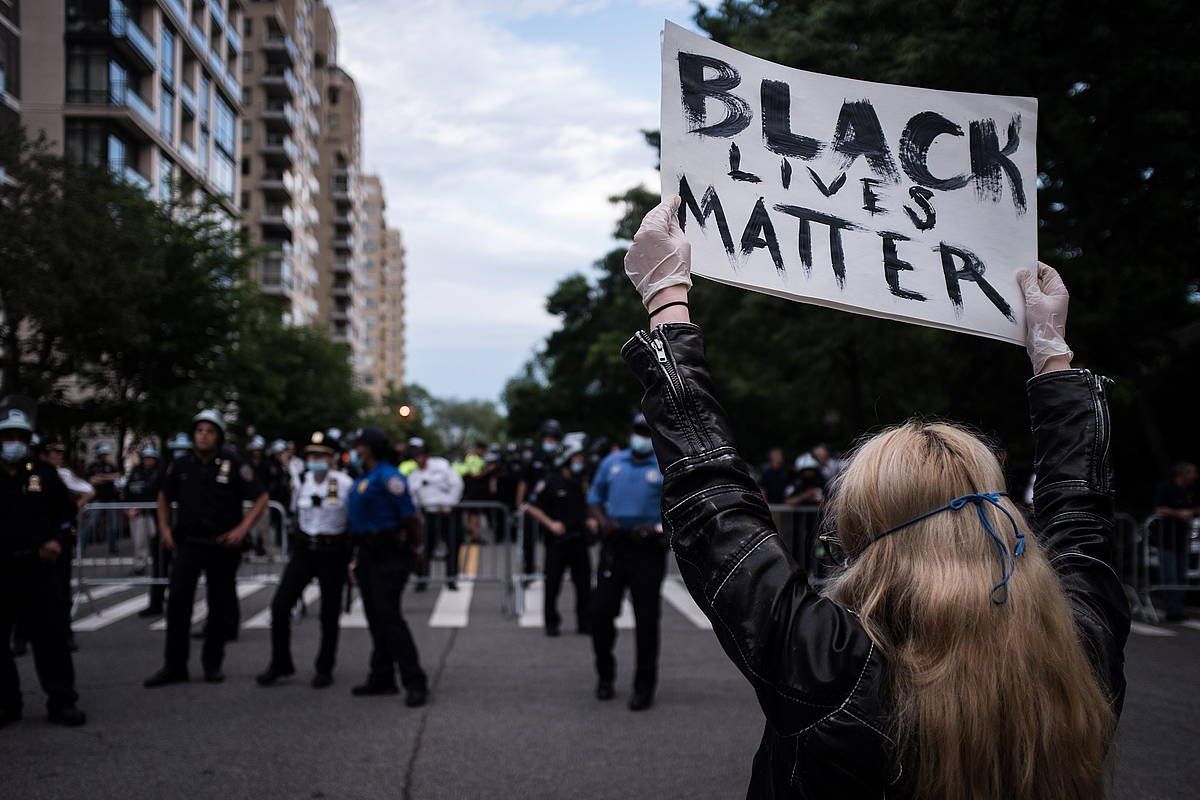 Floyden hilketaren aurkako protesta, atzo, New Yorken. ALBA VIGARAY / EFE