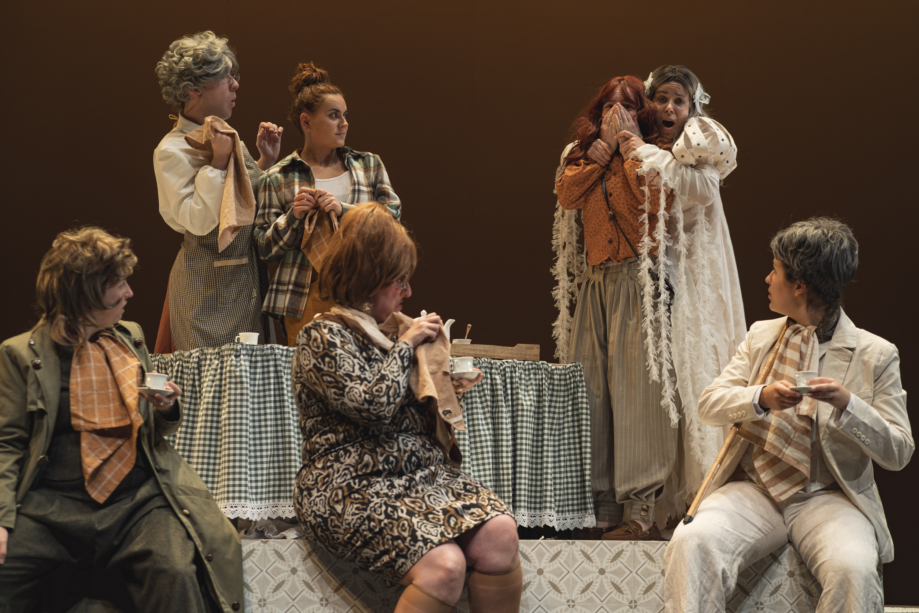 Dantzertiko laugarren mailako ikasleak ‘Shakespeare ez zen inoiz hemen egon’ antzezlana taularatzen. ARITZ LOIOLA / FOKU