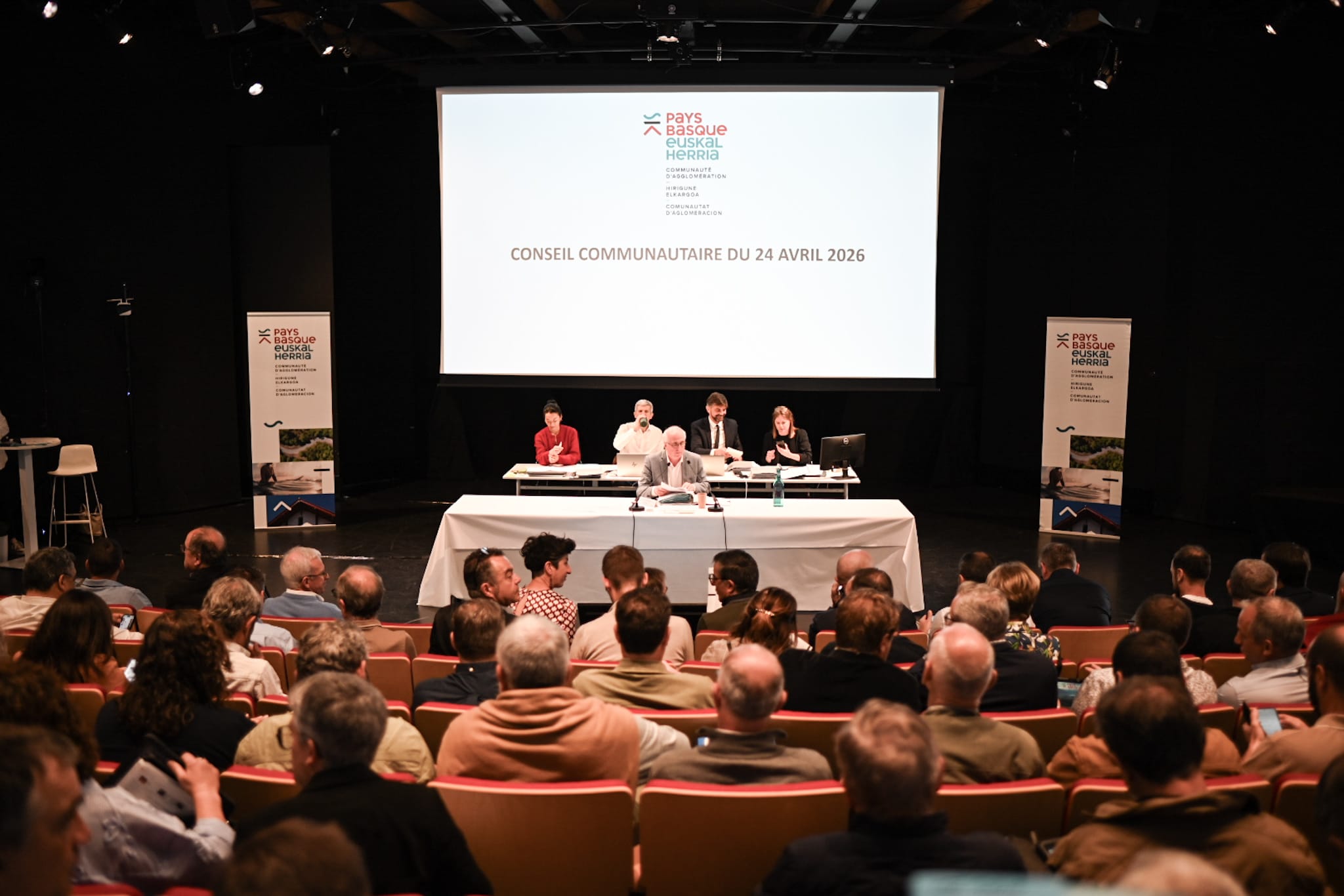 Euskal Hirigune Elkargoko biltzarra, ostiral goiz honetan, Baionan. PATXI BELTZAIZ