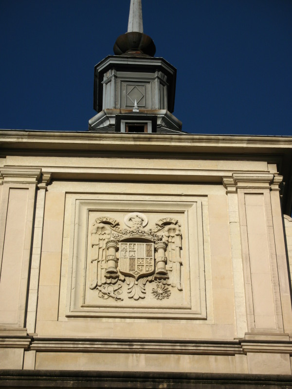 ARMARRI FRANKISTA OLAGIBEL KALEAN