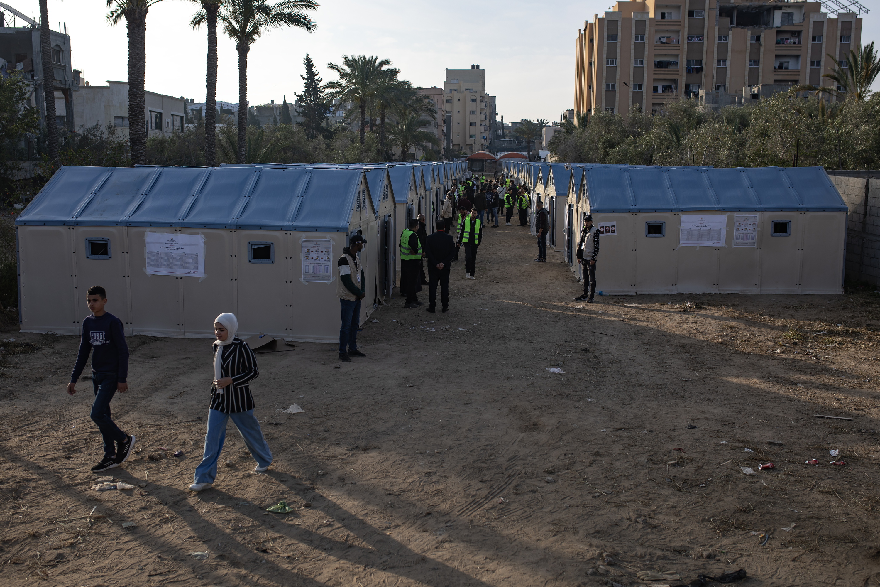 Udal hauteskundeen bozkalekuak Deir Al-Balahen. HAITHAM IMAD / EFE