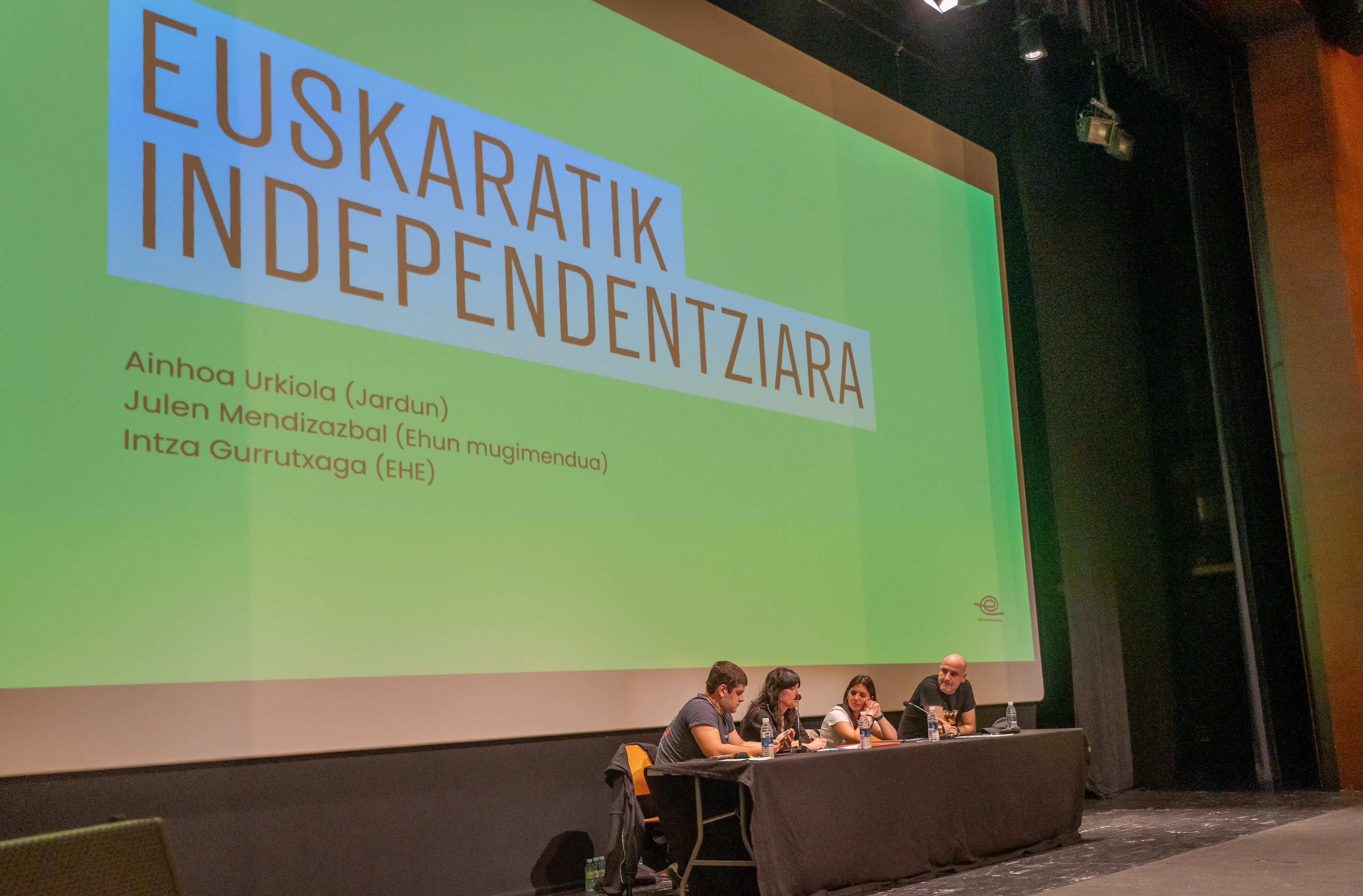 Ezkerretik eskuinera: Adin, Urkiola, Gurrutxaga eta Mendizabal, gaur goizean, Azpeitian. ANDONI CANELLADA / FOKU