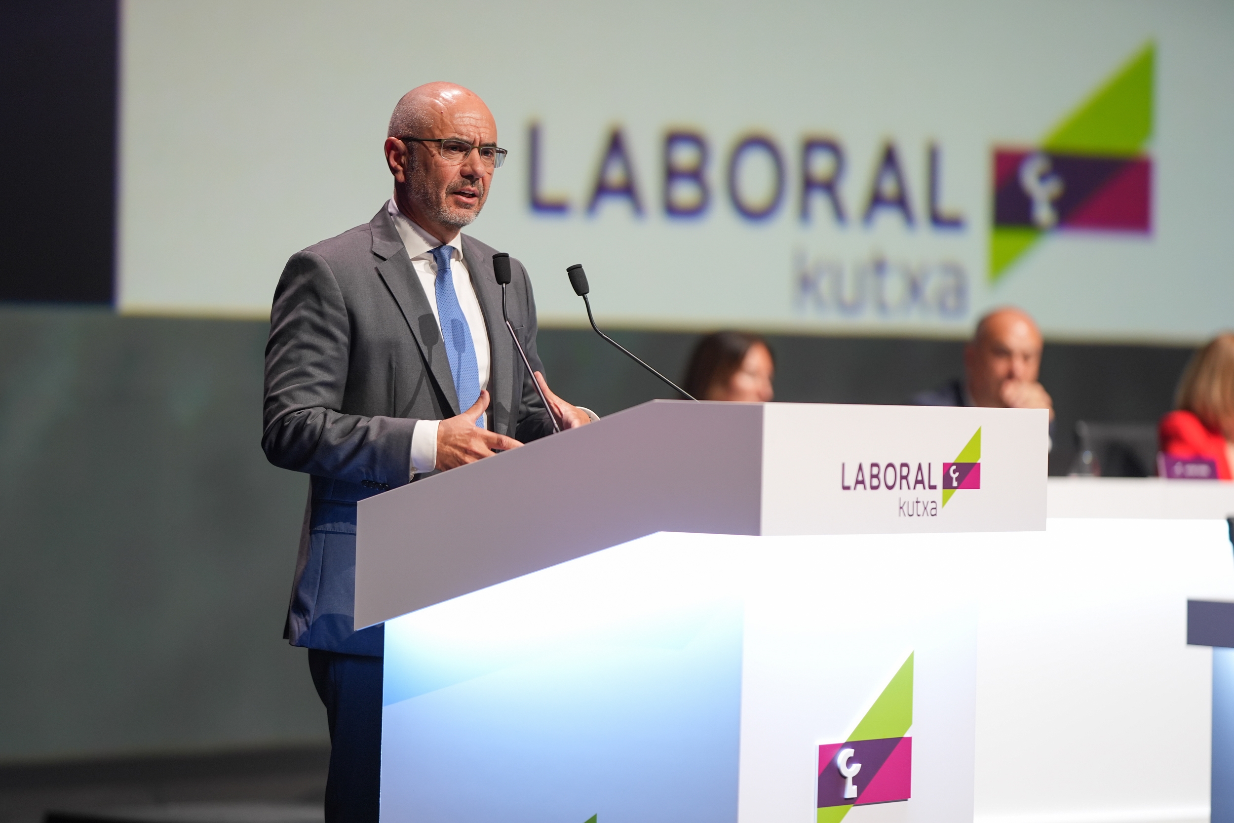 Xabier Egibar Laboral Kutxako zuzendari nagusia, gaur, Donostian. LABORAL KUTXAK UTZITAKOA