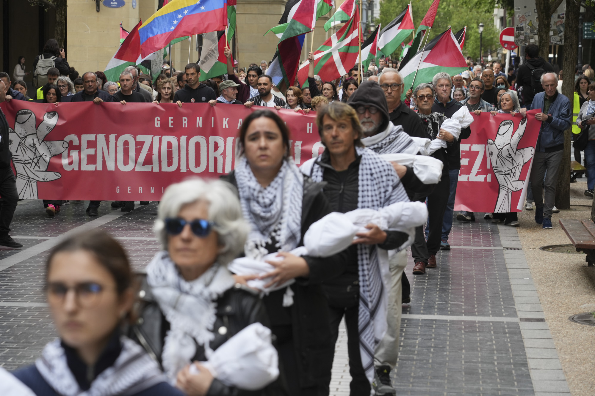 Gerraren aurkako manifestazioa, Donostian, gaur. JAGOBA MANTEROLA / FOKU