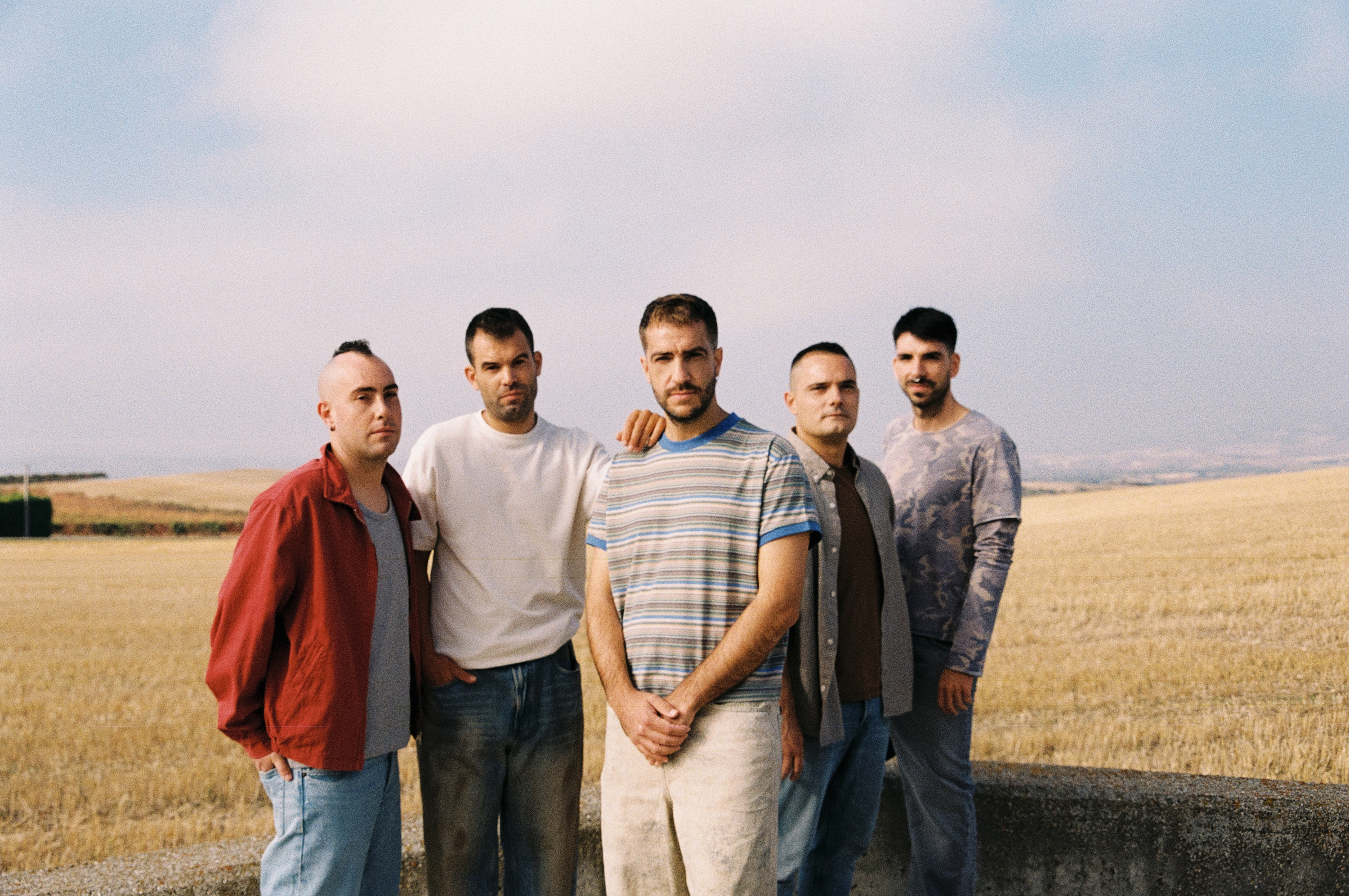 ETS musika taldeko kideak, promoziorako irudi baten. ETS