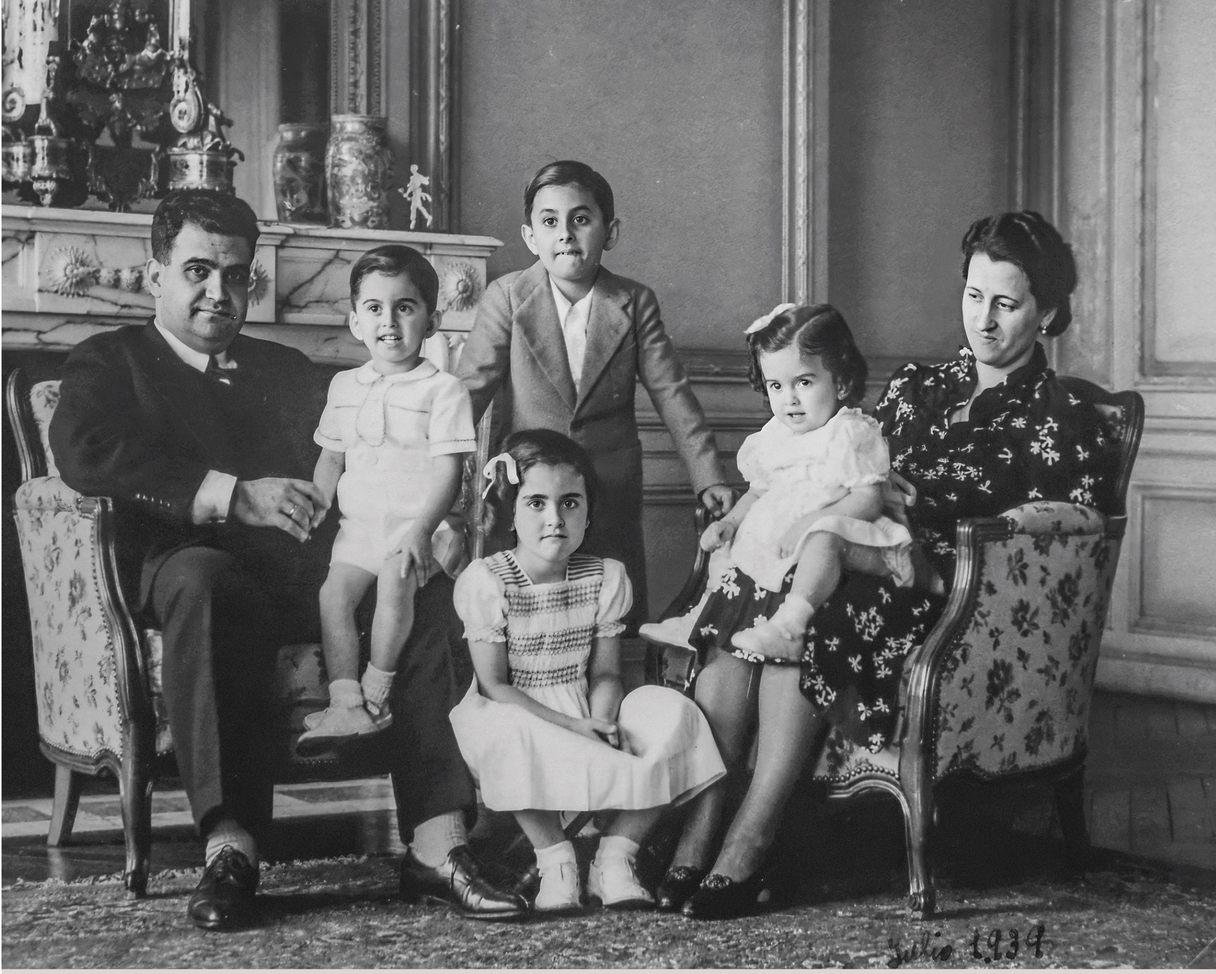 Manuel Intxausti, Ana Belen Larrauri eta beren seme-alabak, 1939an. MYA