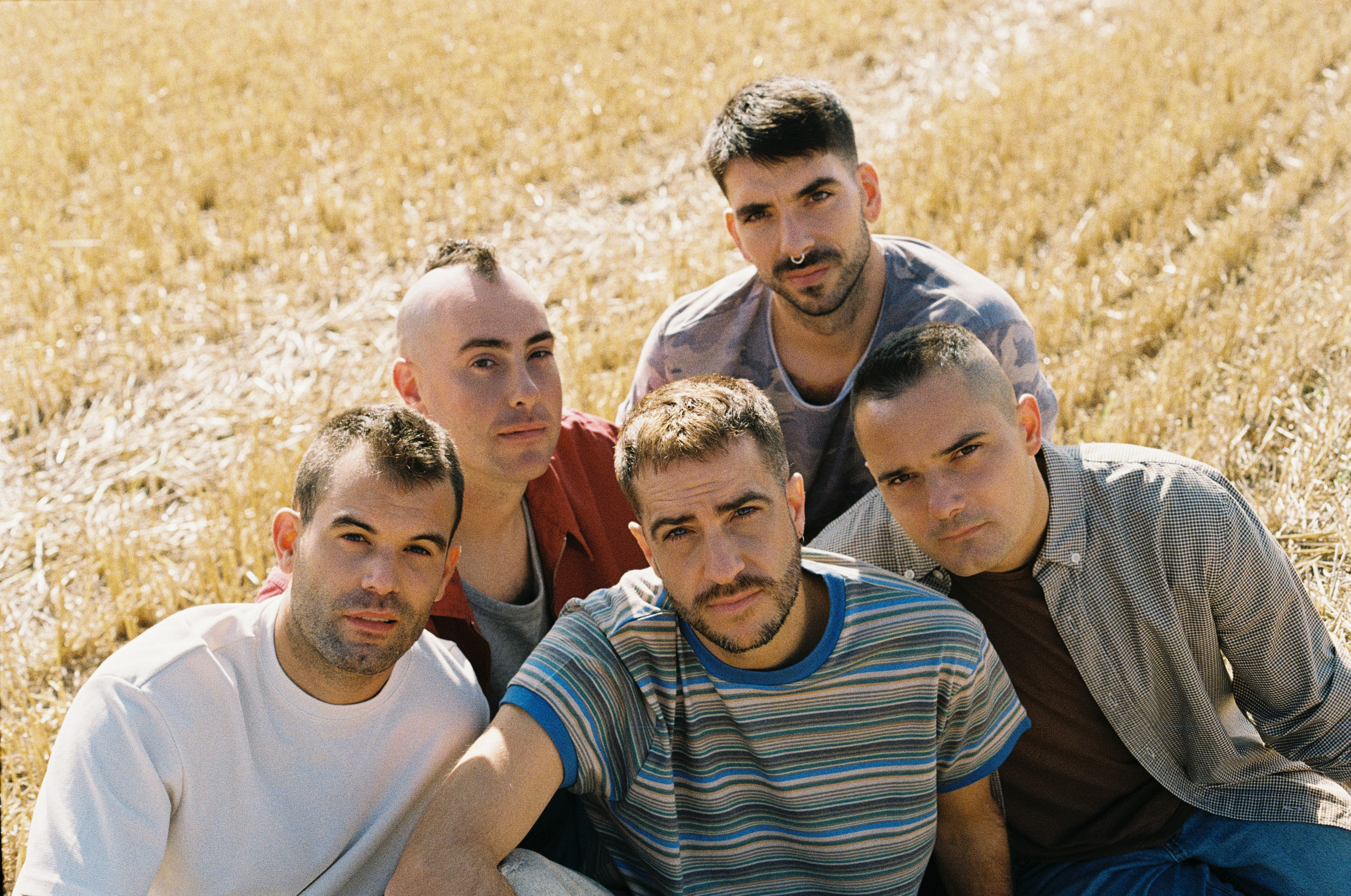 ETS musika taldeko kideak, promoziorako irudi baten. ETS