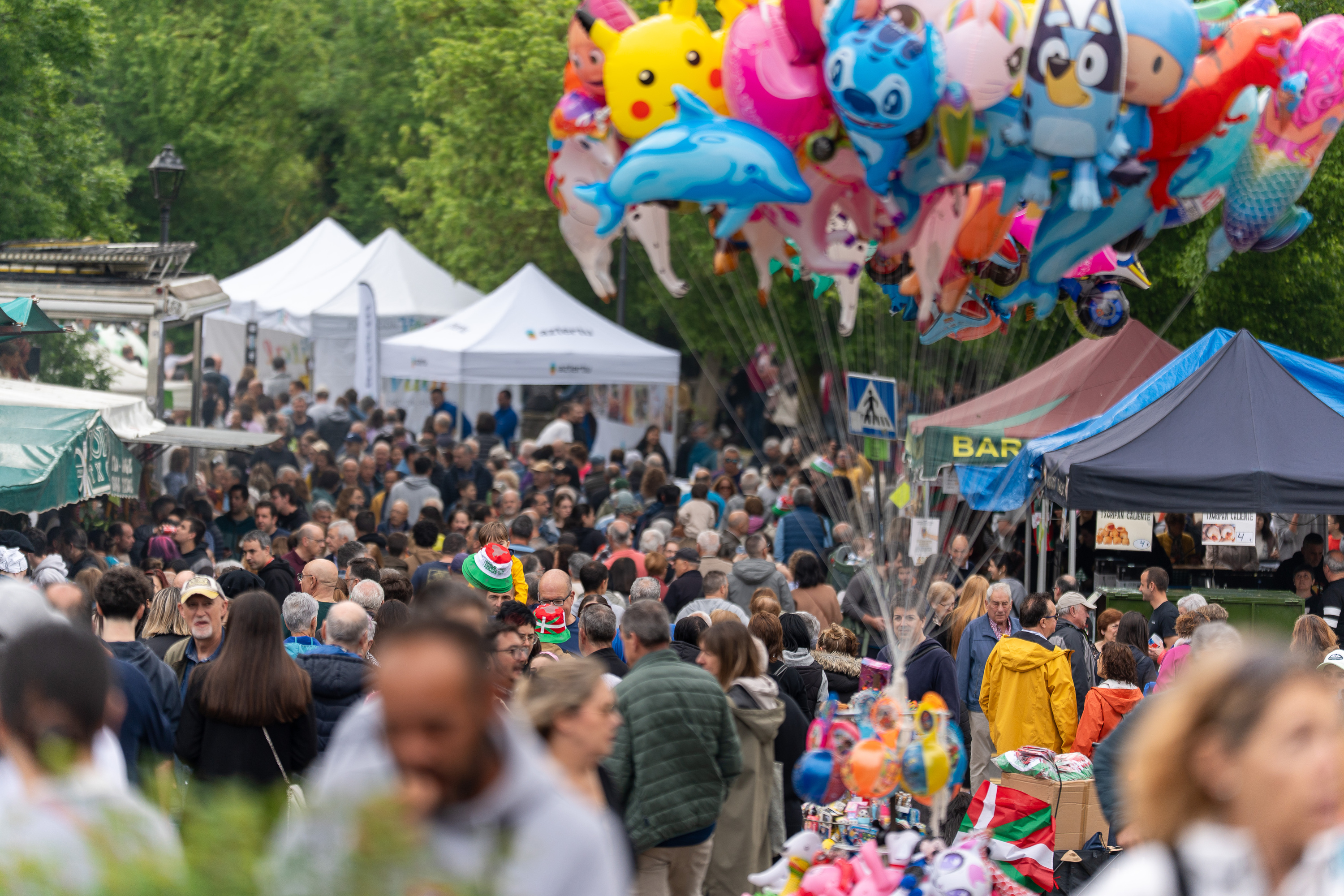 San Prudentzioko erromeriako postuak, atzo, Armentian. AITOR KARASATORRE / FOKU
