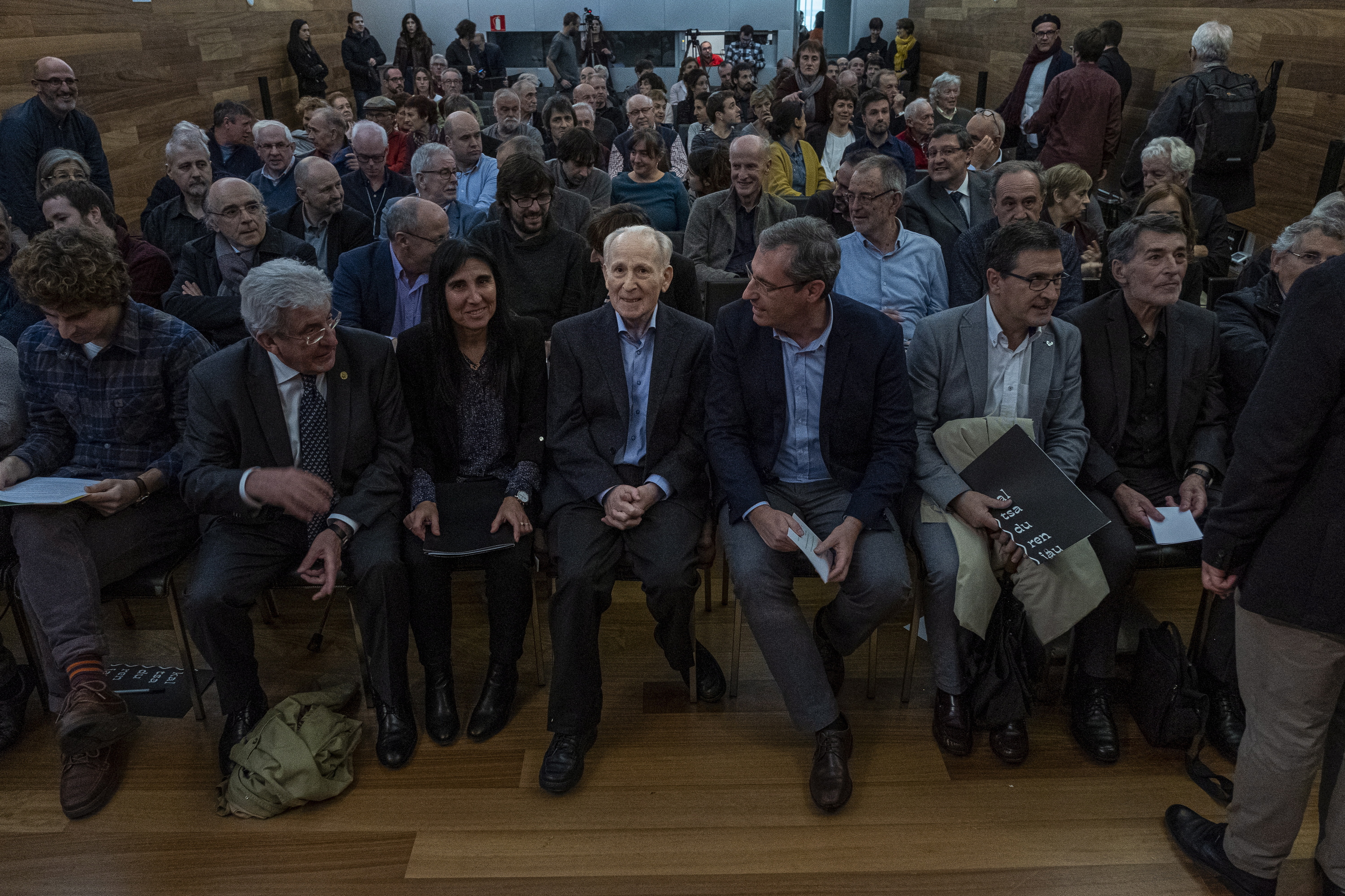 'Euskal pentsamenduaren ur-jauzia' kongresua, Donostian, 2019an; erdian, Joxe Azurmendi. JON URBE / FOKU