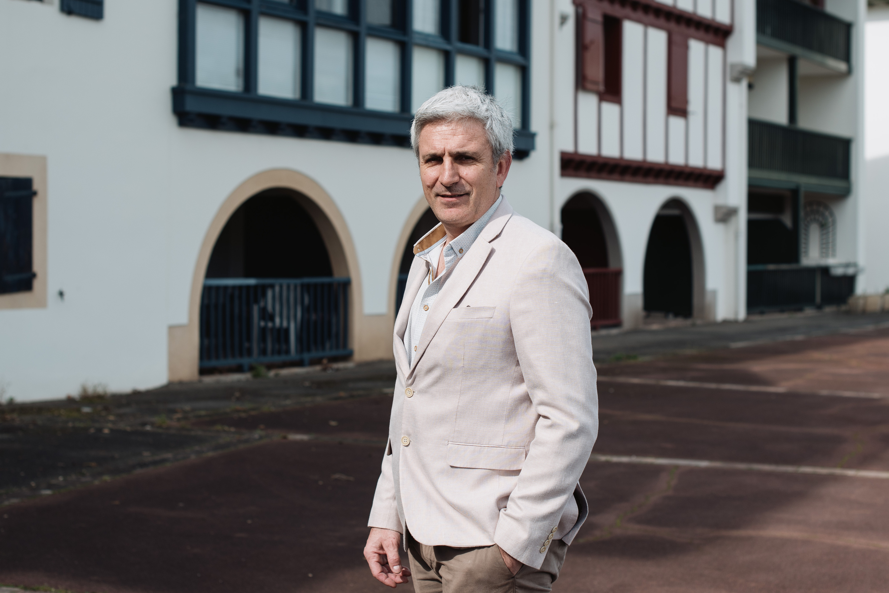 Sebastien Etxebarne, Urruñan, herriko bozetako kanpainan. GUILLAUME FAUVEAU