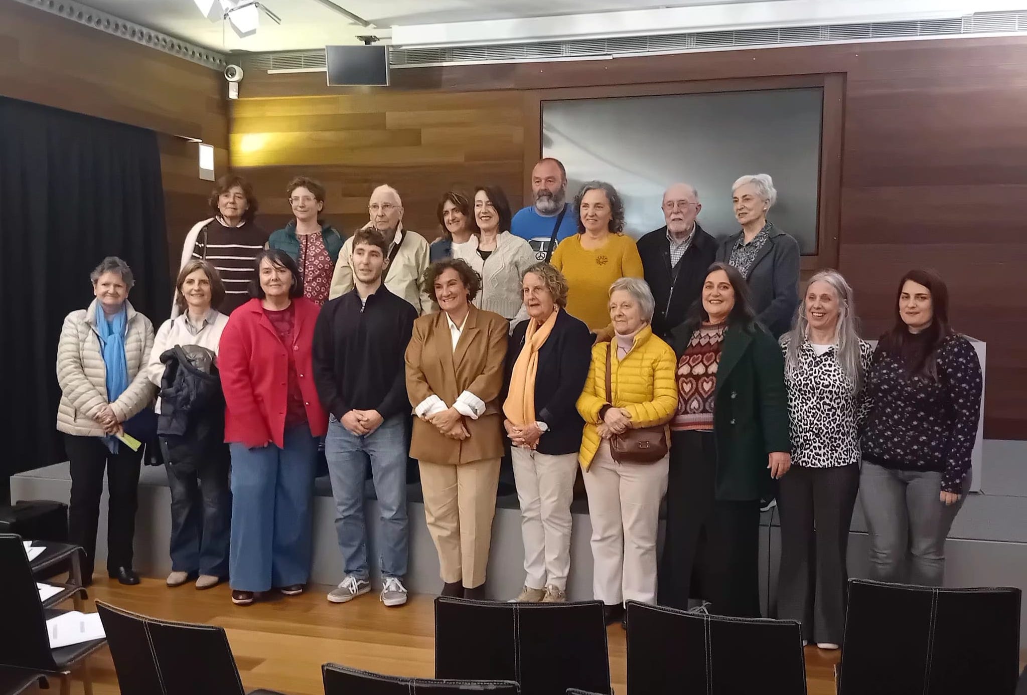 Lurdes Euzko Aur-Etxean egondakoen ondorengo batzuak, Donostian. IZASKUN ANGOITIAK UTZITAKOA