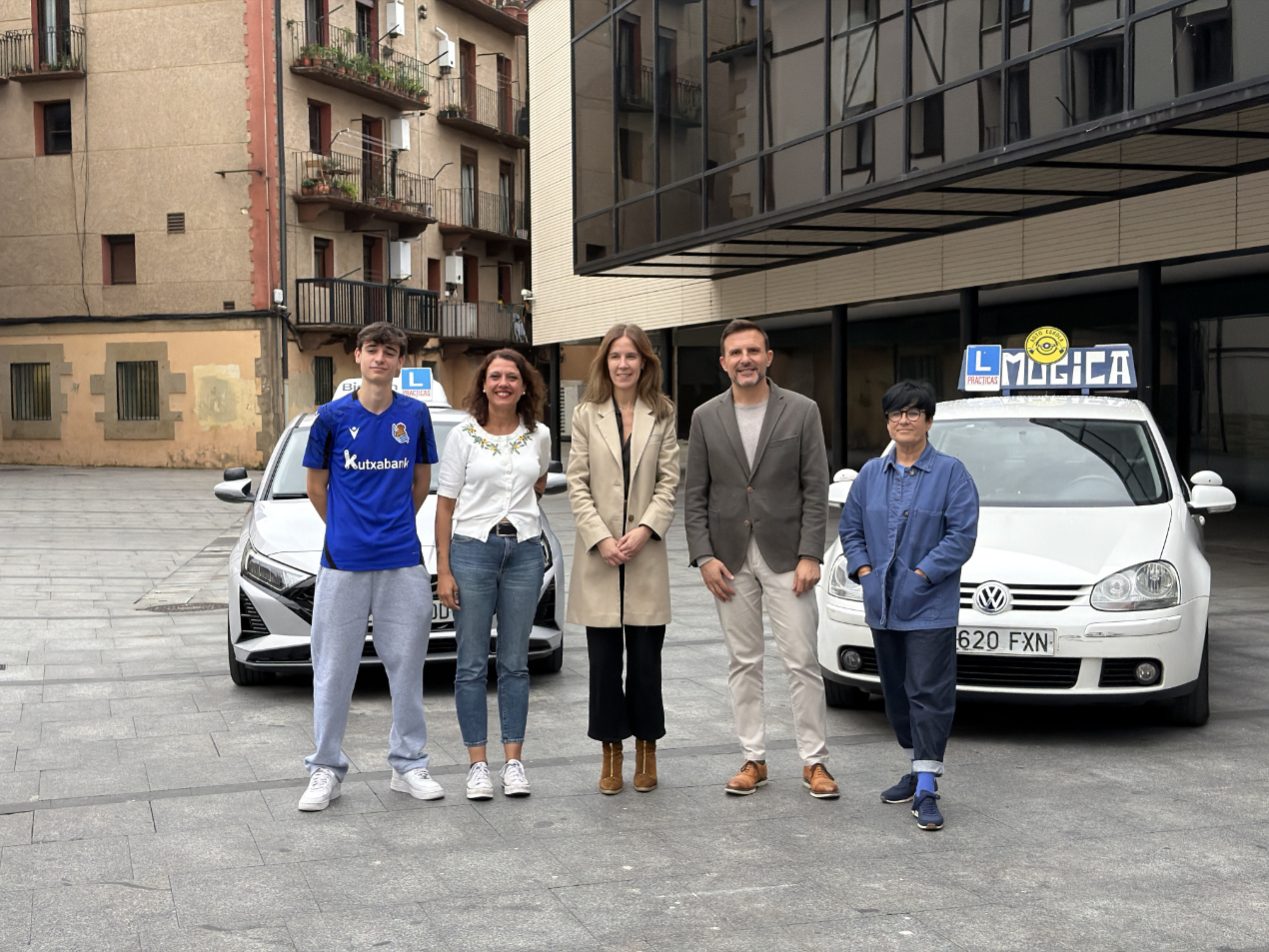 Lasarte-Oriako herritarrek gidabaimena euskaraz atera dezaten sustatzeko diru laguntzaren aurkezpena, atzo, Lasarte-Orian. LASARTE-ORIAKO UDALA