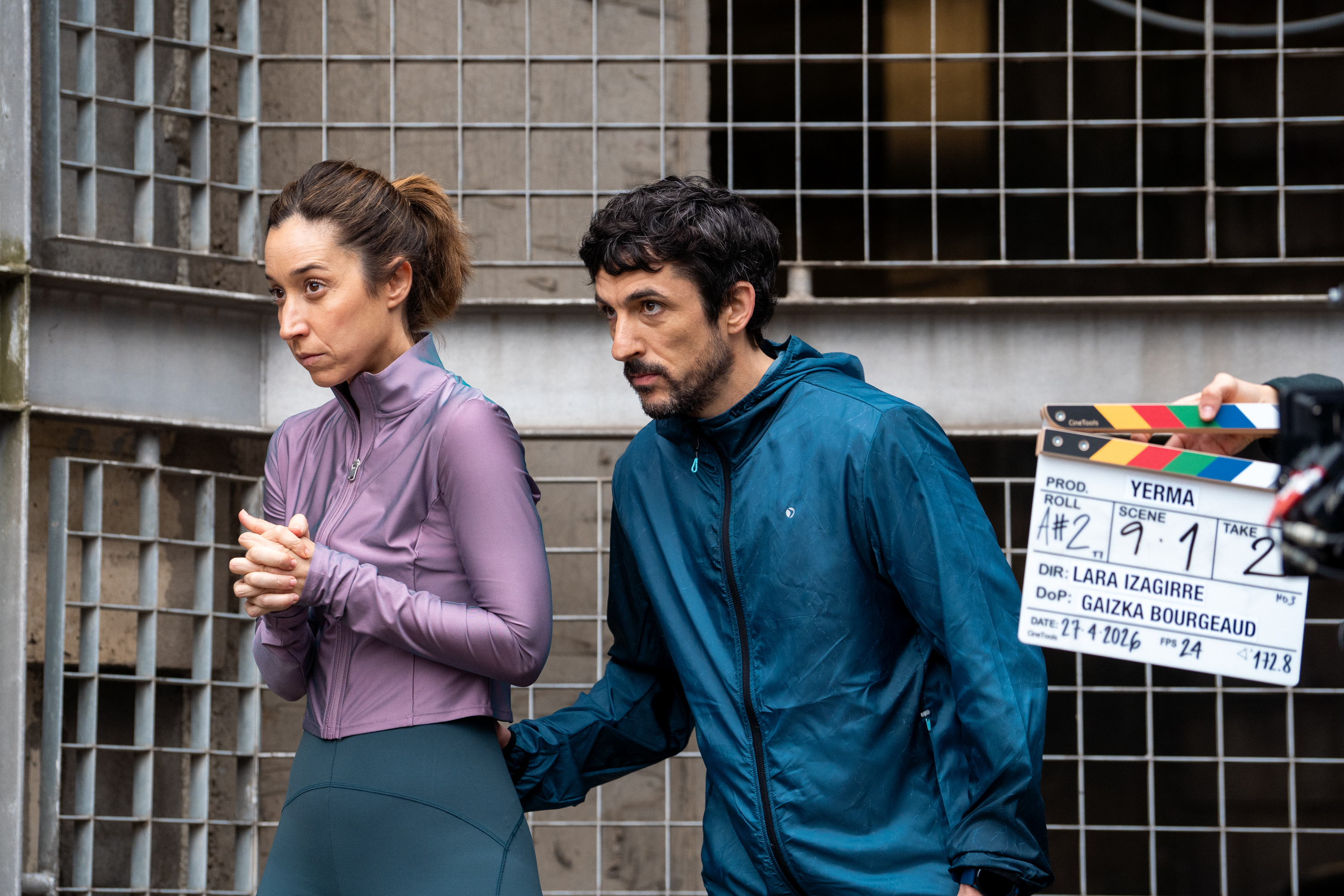 Ane Pikaza eta Aitor Borobia aktoreak 'Yerma' filmaren grabazioan, Bilbon. ANDREA MARTINEZ