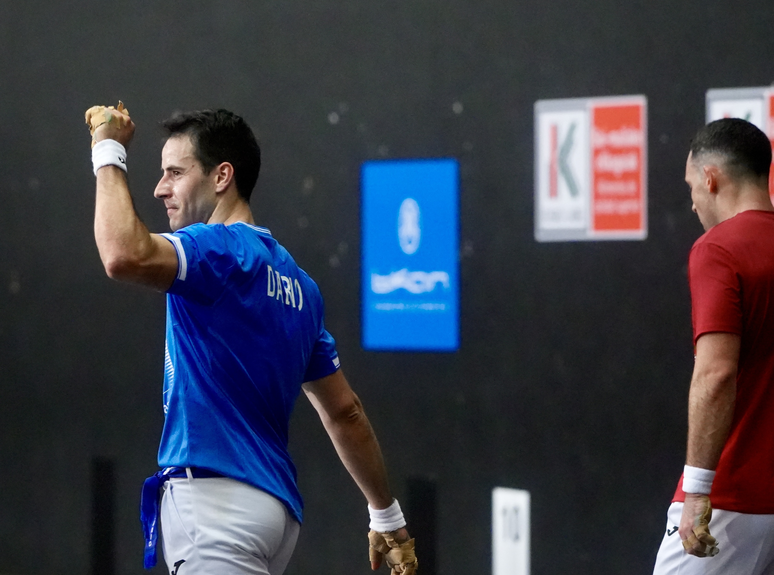 Dario tanto bat ospatzen, Jakaren aurkako partidan. ANDONI CANELLADA / FOKU