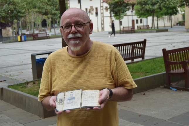 Xabier Iberoaga Garmendia, Luis Garmendia aitaren nabigaziorako kartilla hartuta. ENEKOITZ TELLERIA SARRIEGI