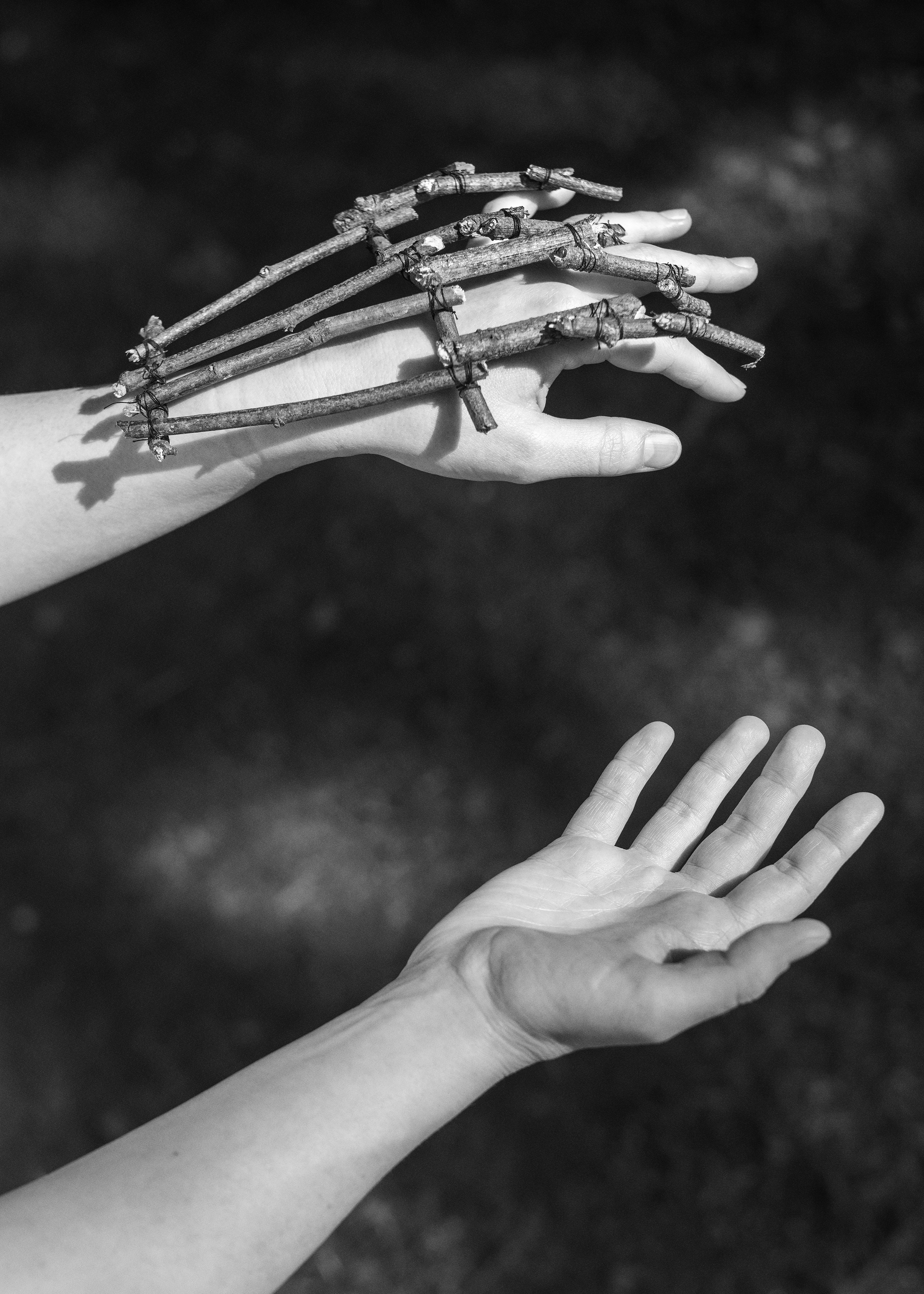 Chloe Azzopardi argazkilariaren 'Non Technological Devices' serieko irudi bat.  CHLOE AZZOPARDI