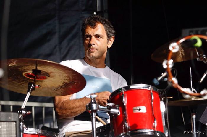 Mitxel Longaron bateria jotzailea, artxiboko irudi batean. TOLOSALDEKO ATARIA