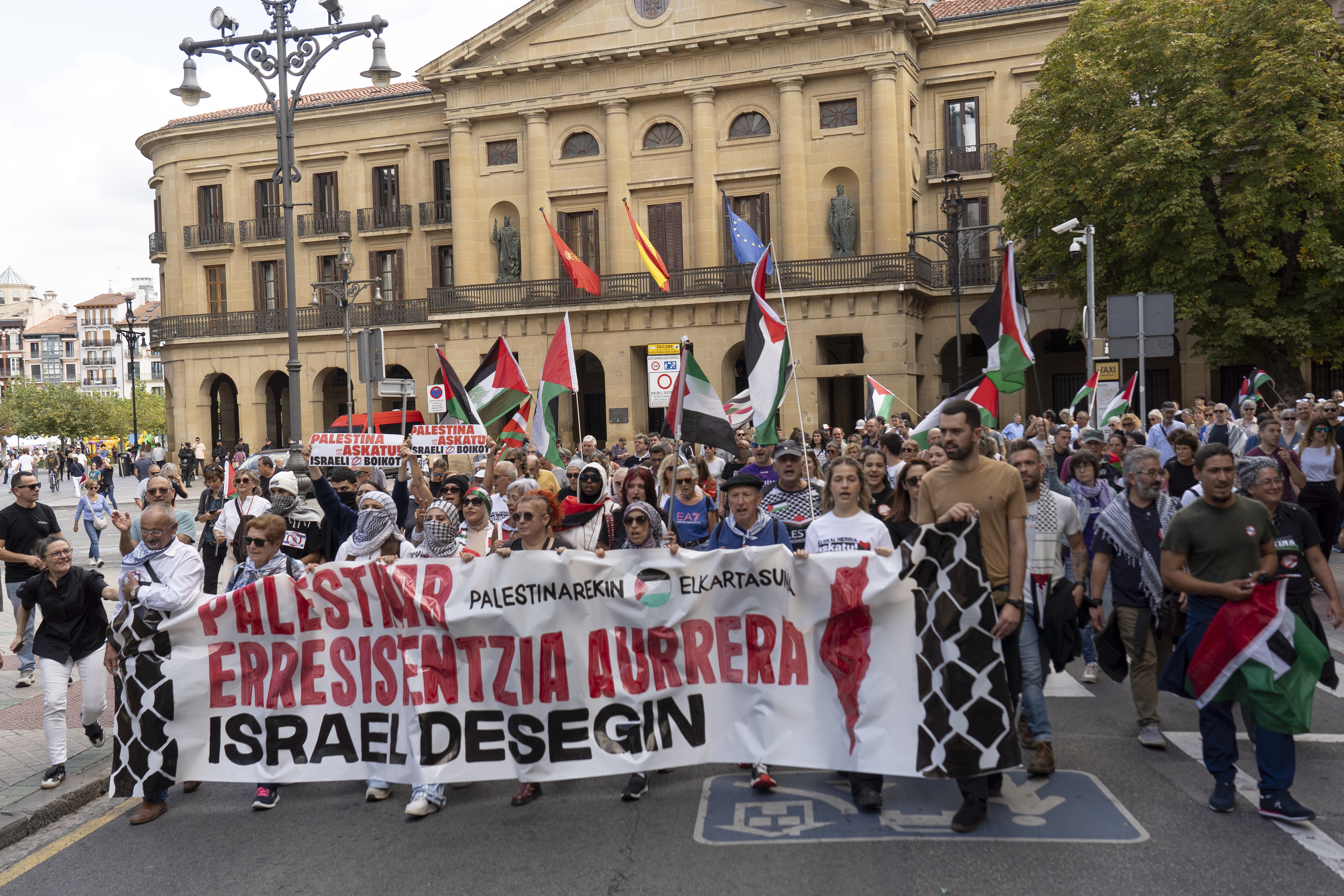 Artxibatu egin dute Starbucksek Palestinaren aldeko ekintzaileen kontra jarritako salaketa