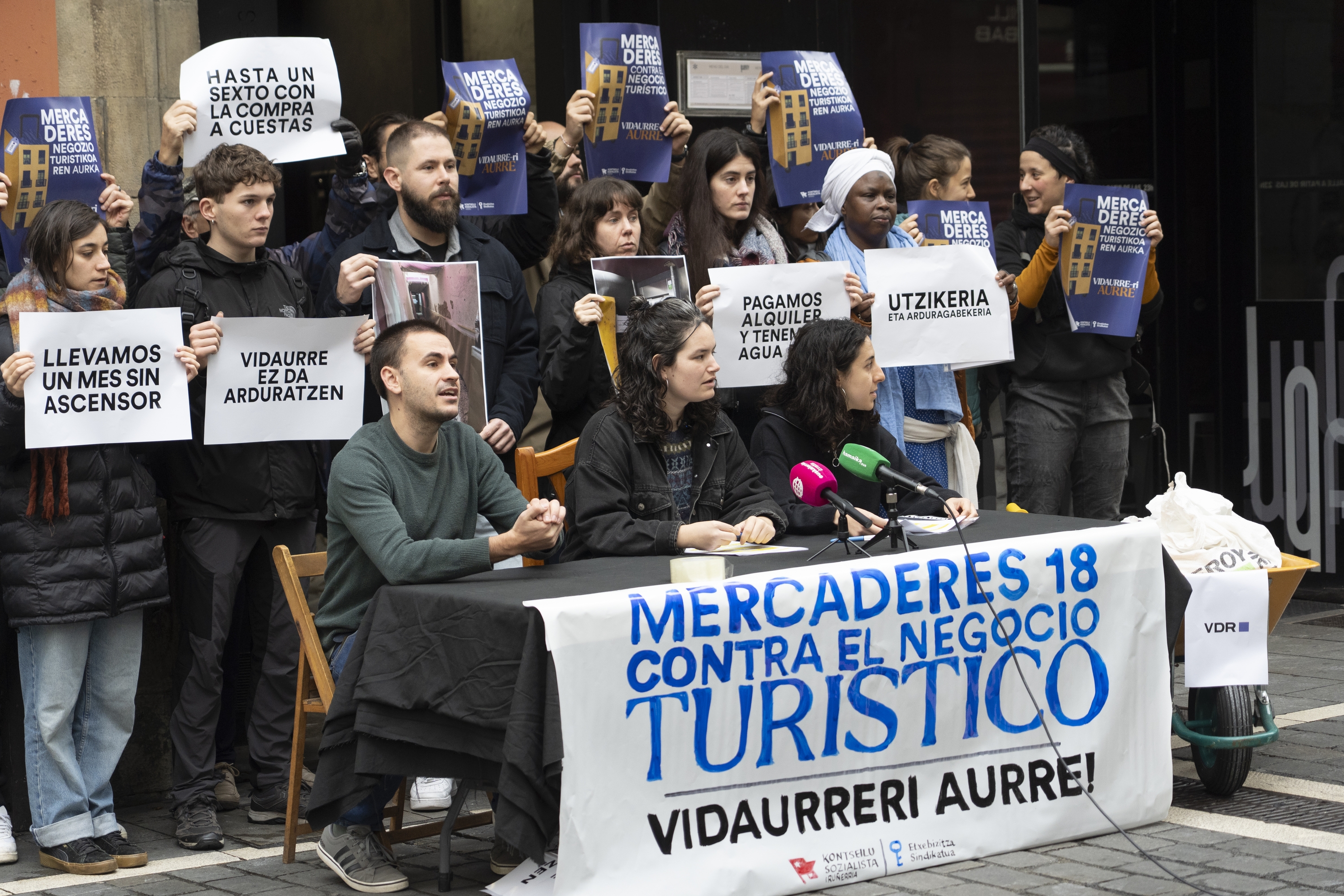 Mercaderes 18ko auzokide batek salatu du Fernando Vidaurrek eraso egin diola