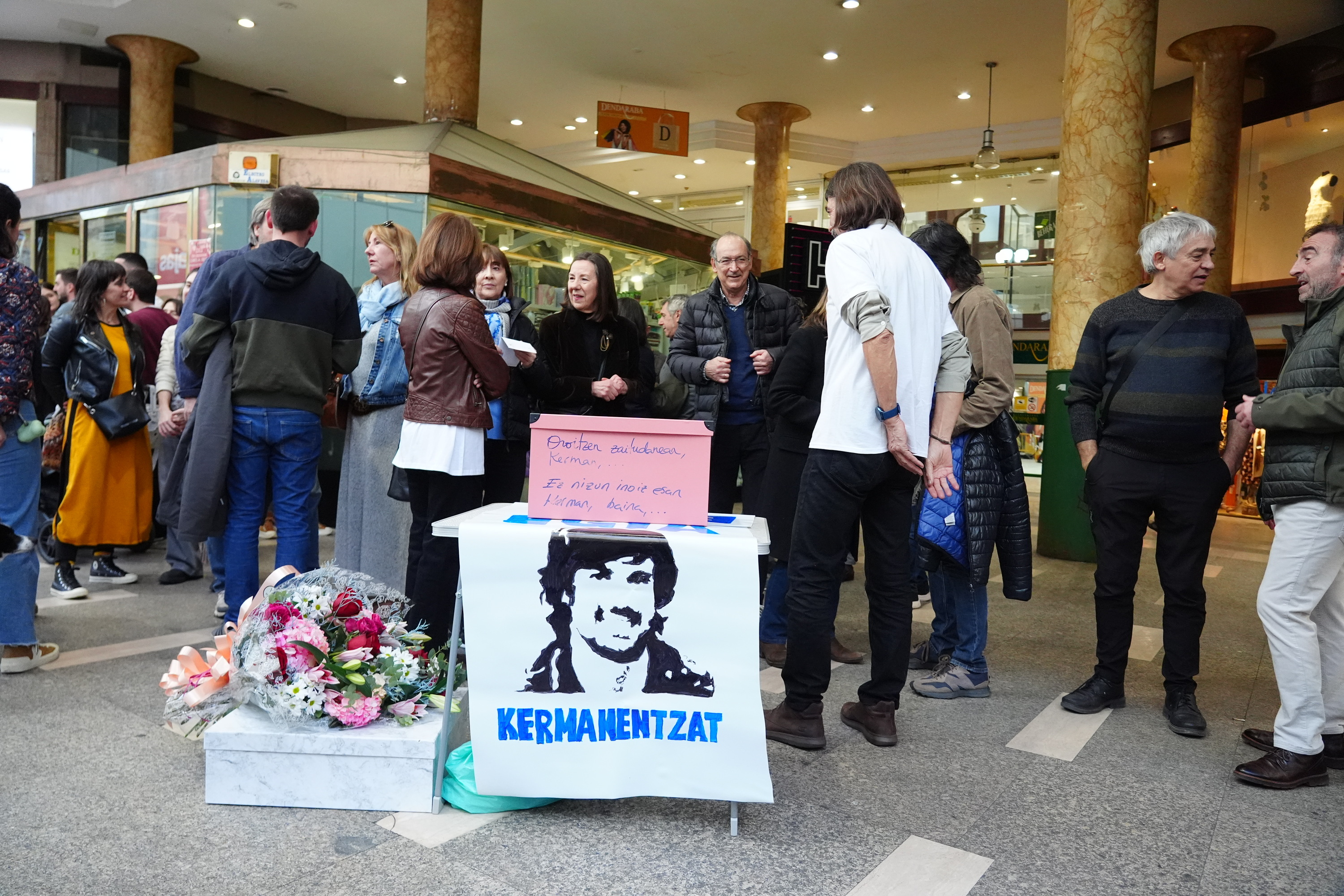 Kerman Villateren heriotzaren urteurrenean egindako ekitaldia, Gasteizen. ENDIKA PORTILLO / FOKU