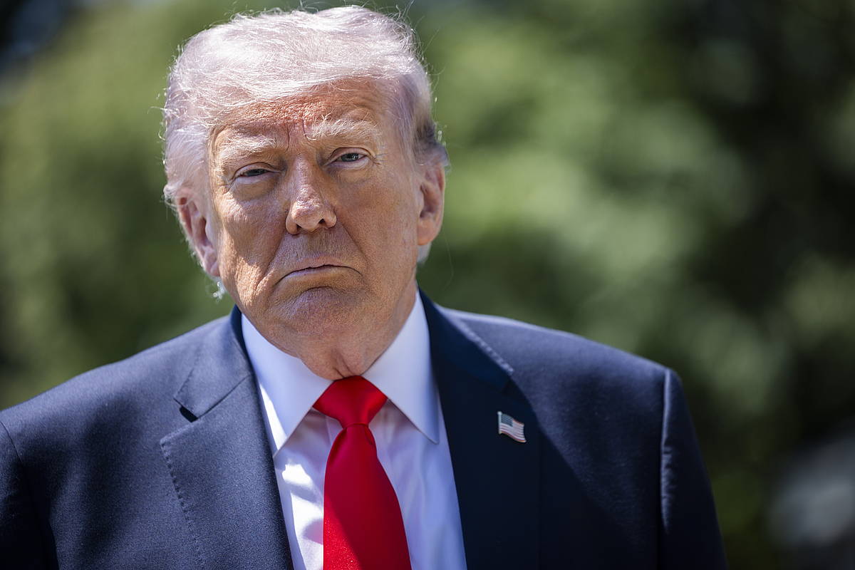 Donald Trump, gaur Etxe Zurian, Floridara abiatu aurretik. JIM LO SCALZO  / EFE