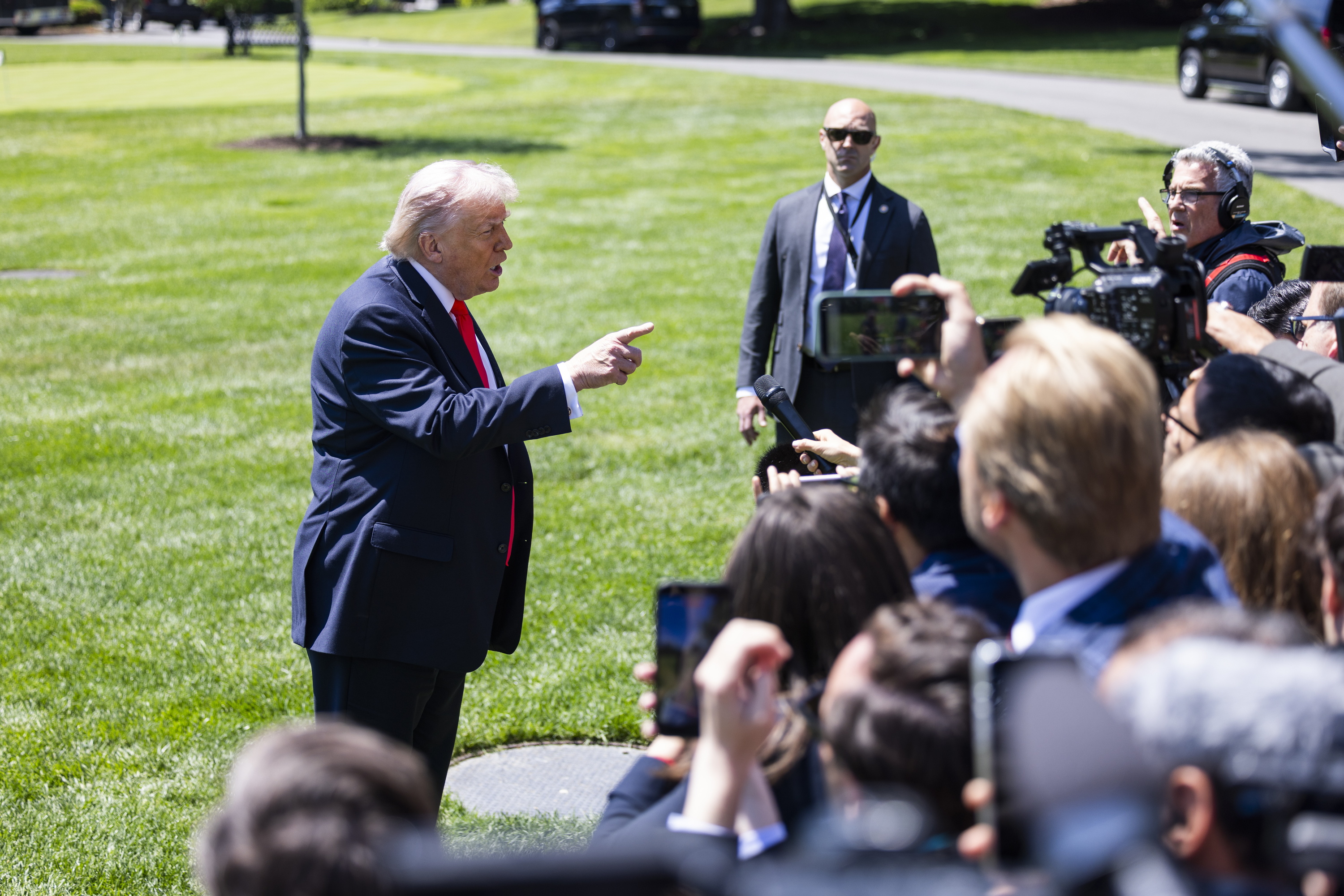 Donald Trump AEBetako presidentea, gaur, Etxe Zurian. JIM LO SCALZO / EFE