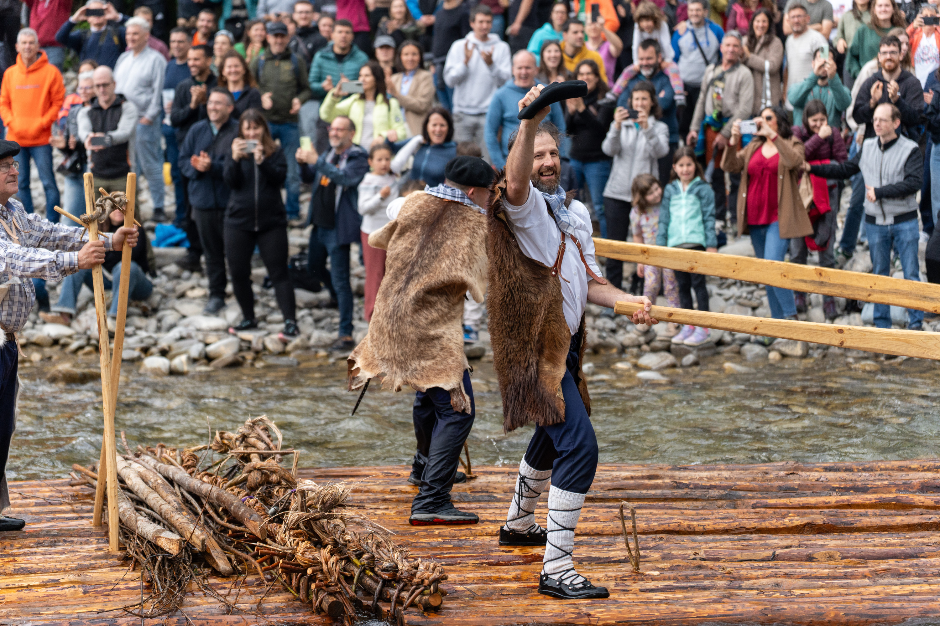 Festa giroan ospatzen da jaitsiera. AITOR KARASATORRE / FOKU