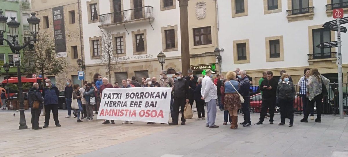 Patxi Ruiz euskal presoaren aldeko elkarretaratzea, gaur arratsaldean, Bilbon, Etxebarrieta Plazan.