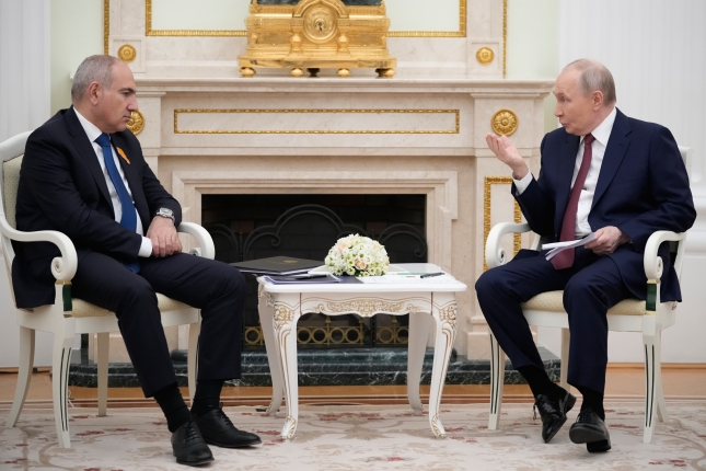 Paxinian eta Putin, apirilaren 1ean, Moskun. PAVEL BEDNYAKOV / EFE