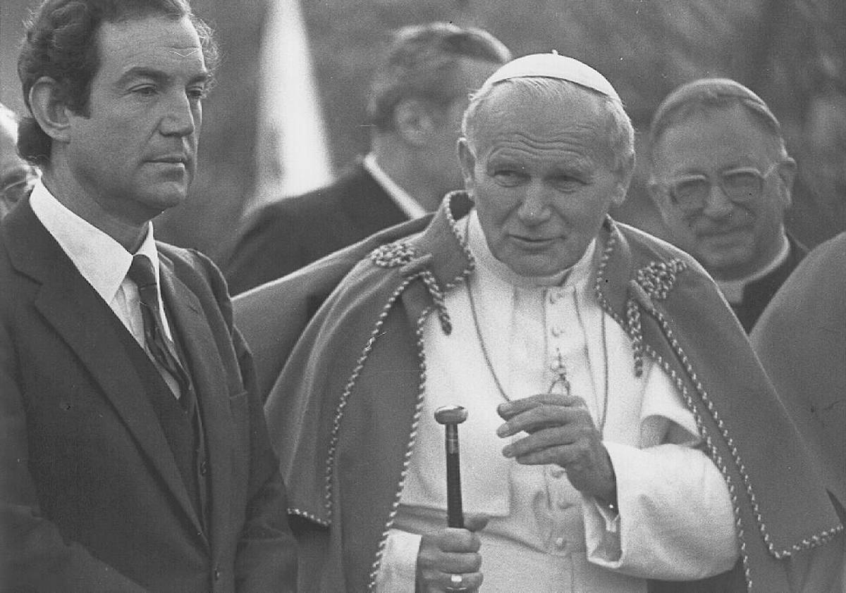 Juan Paulo II Aita Santua Loiolan Garaikoetxearekin, 1982ko azaroaren 6an. EL DIARIO VASCO