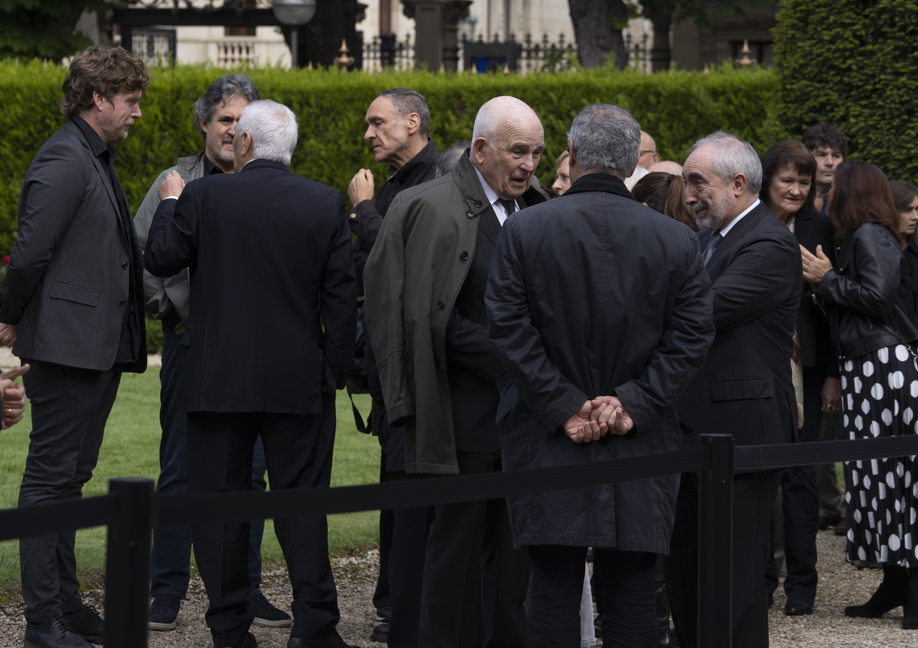 EAko ordezkariak —Maiorga Ramirez, Pello Urizar, Rafa Larreina, Unai Ziarreta...—, Ajuriaenean sartu aurretik. RAUL BOGAJO / FOKU