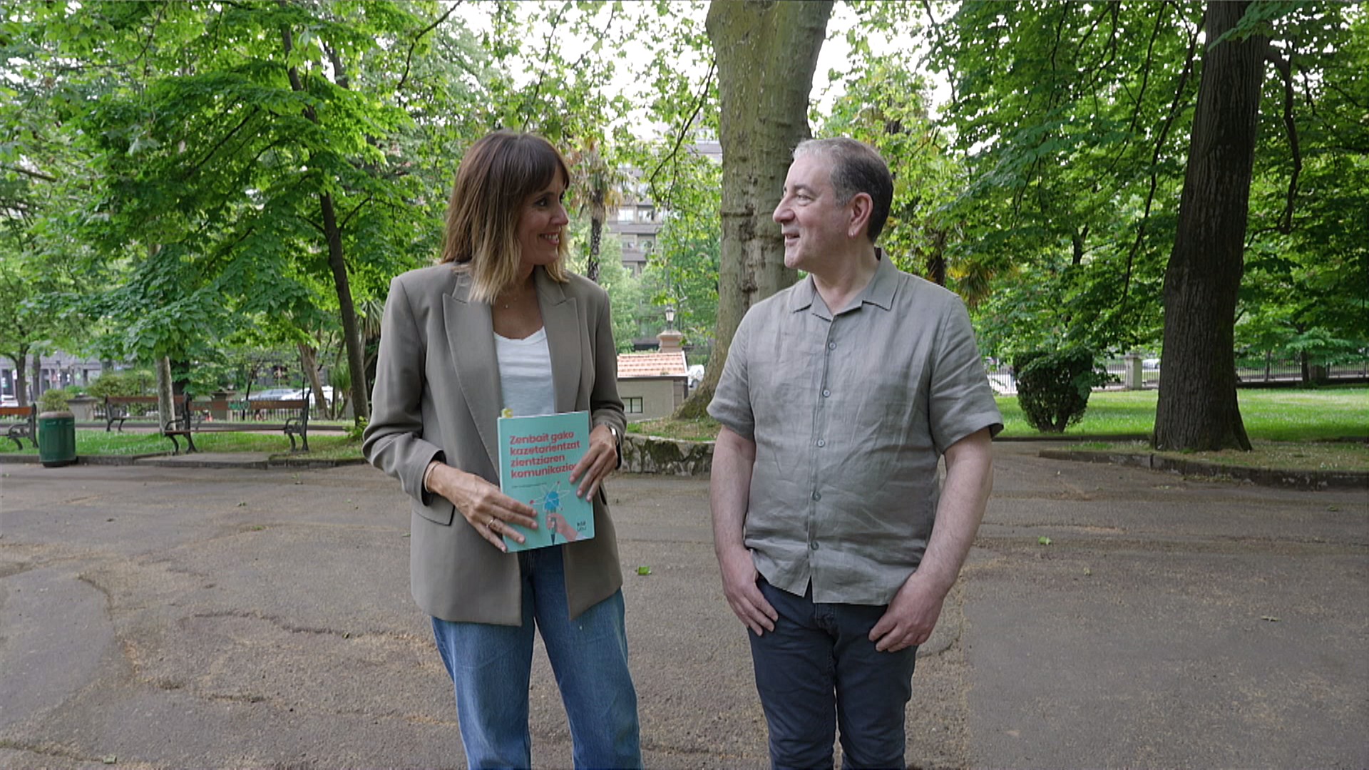 Ilaski Serrano eta Asier Larrinaga, 'Artefaktua' literatur saioaren 300. atalean. ETB