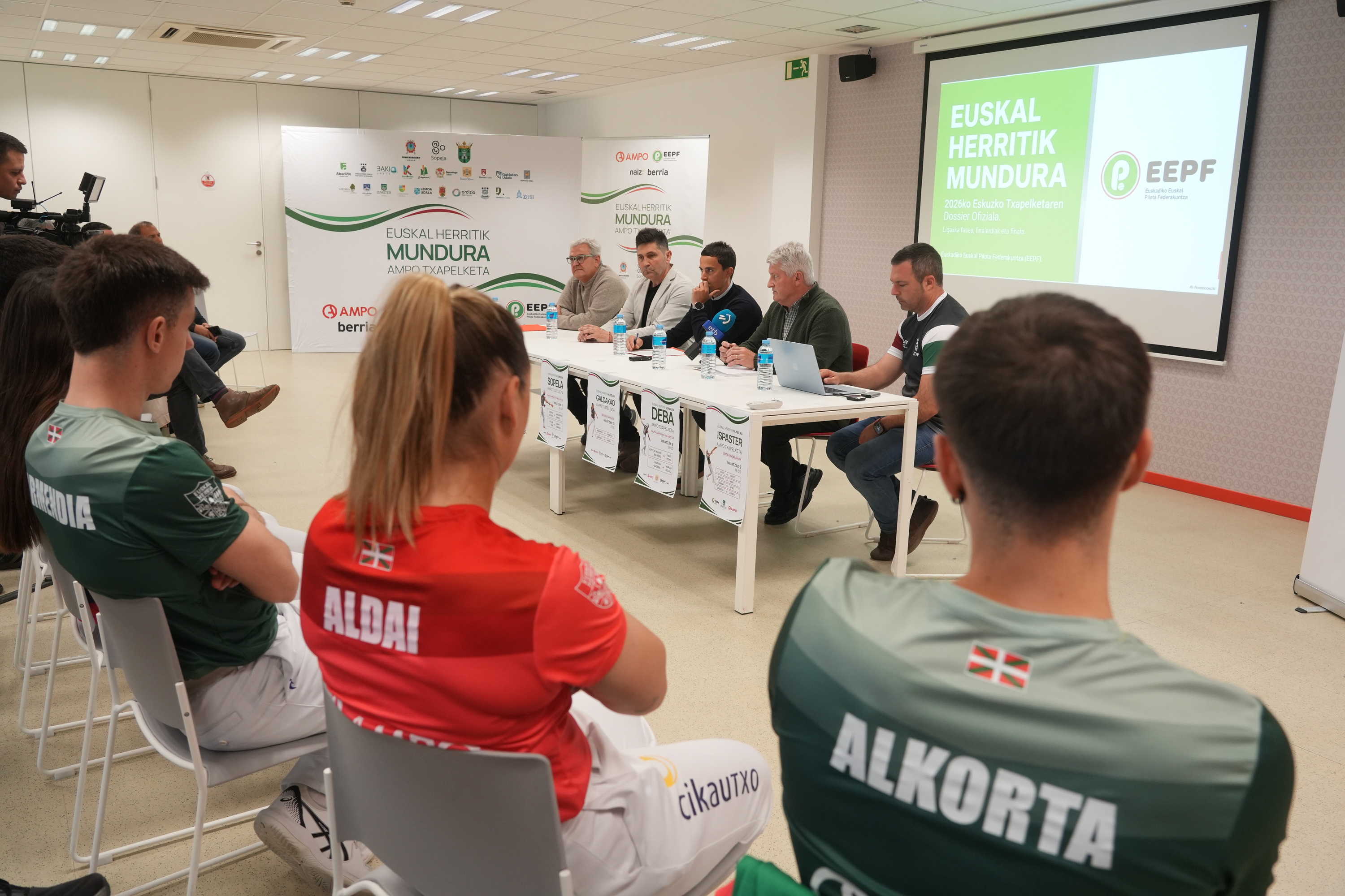 Euskal Herritik Mundura torneoaren aurkezpena. JON URBE / FOKU