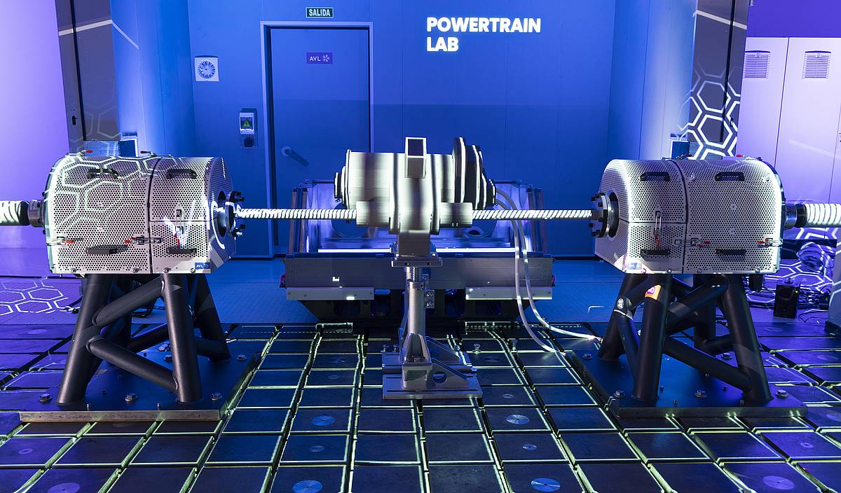 Mubil zentroko Powertrain laborategia. SARA SANTOS-GIPUZKOAKO FORU ALDUNDIA