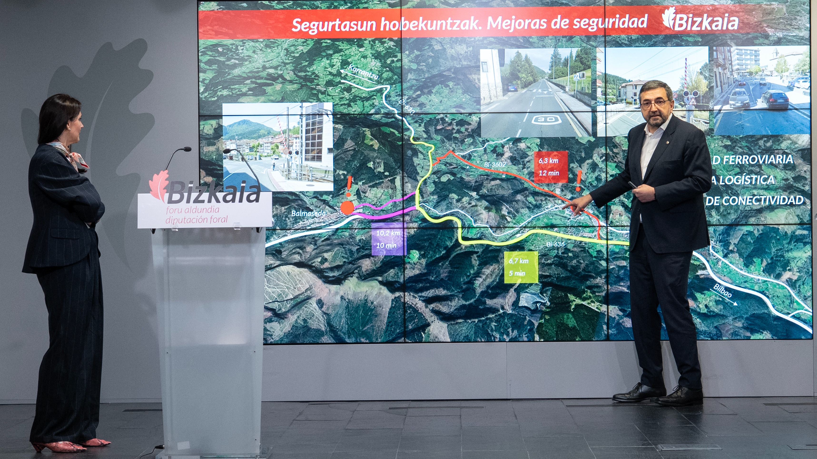 Leixuri Arrizabalaga Bizkaiko Foru Aldundiaren bozeramailea eta Carlos Alzaga Azpiegituretarako eta Lurralde Kohesiorako diputatua, gaur, Bilbon. BERRIA