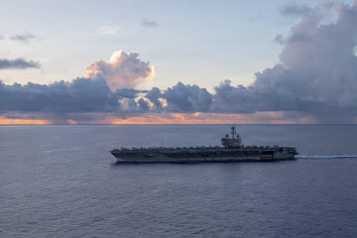 USS George H.W. Bush AEBen hegazkinontzia, asteon, itsasoan. EFE