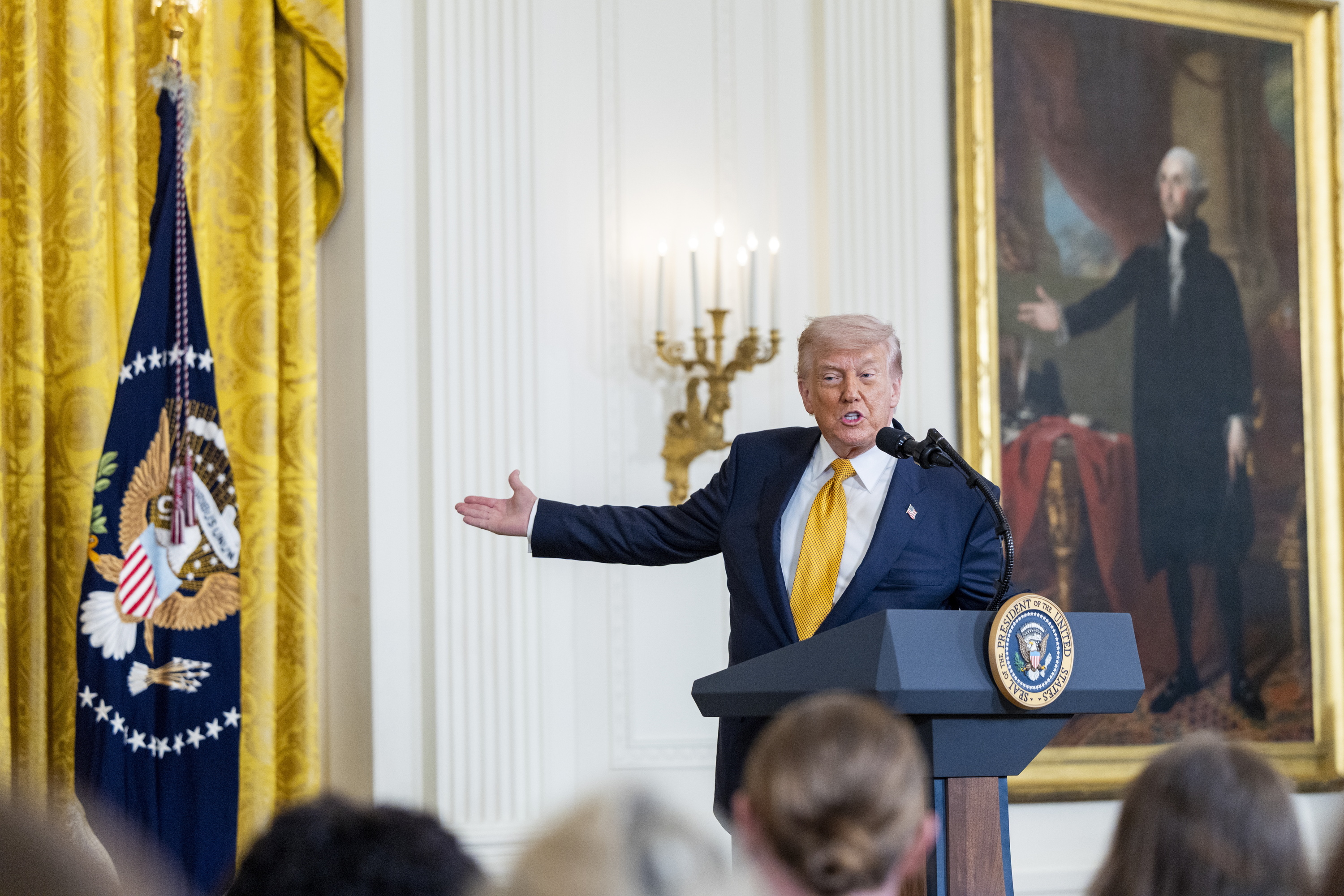 Donald Trump, asteazkenean, Etxe Zurian. SHAWN THEW / EFE 