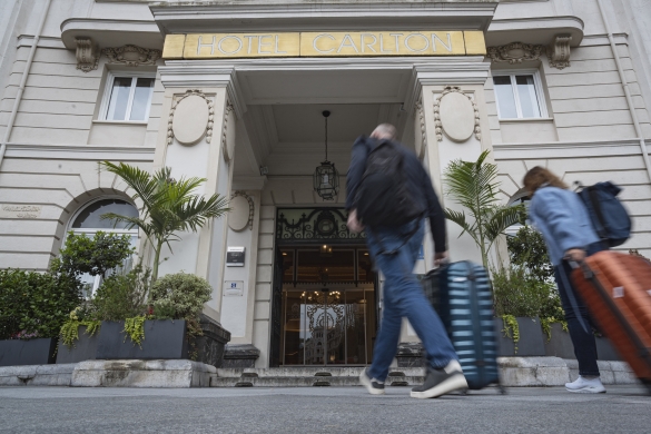 Bunkerraren arnasbideak ikus daitezke hotelaren sarrera nagusiko eskaileretan. ARITZ LOIOLA / FOKU