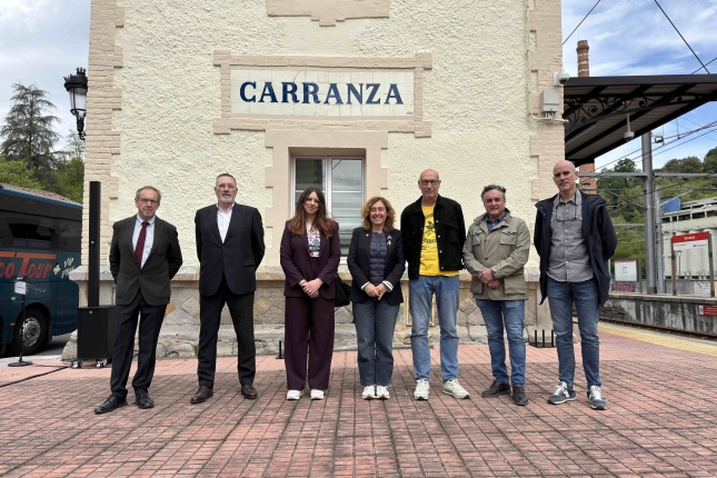 Adifeko, Renfeko eta Eusko Jaurlaritzako ordezkariak, Karrantzako, Artzentalesko eta Zallako alkateekin, gaur, Karrantzan. IREKIA