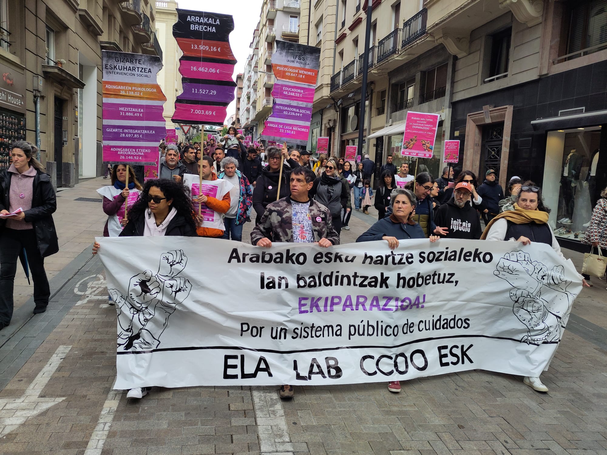 Arabako esku hartze sozialeko langileen manifestazioa gaur, Gasteizen. ESK