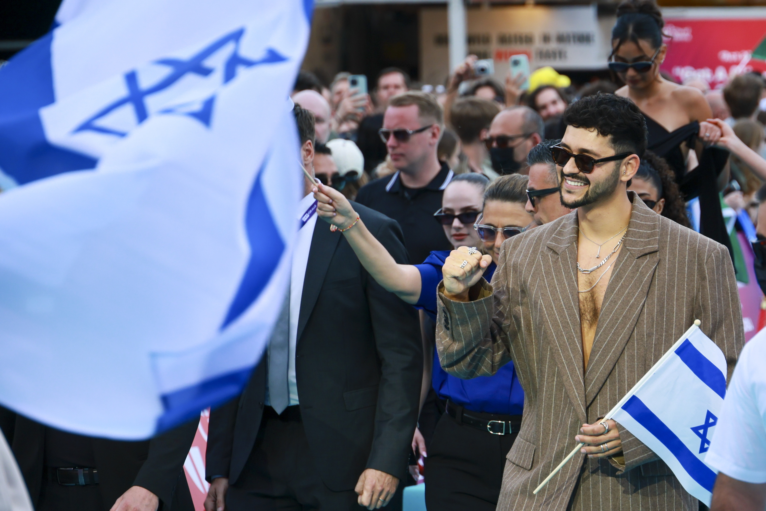 Israelgo hautagai Noam Bettan atzo, Vienan, Eurovisionen aurkezpenean. HANNIBAL HANSCHKE / EFE